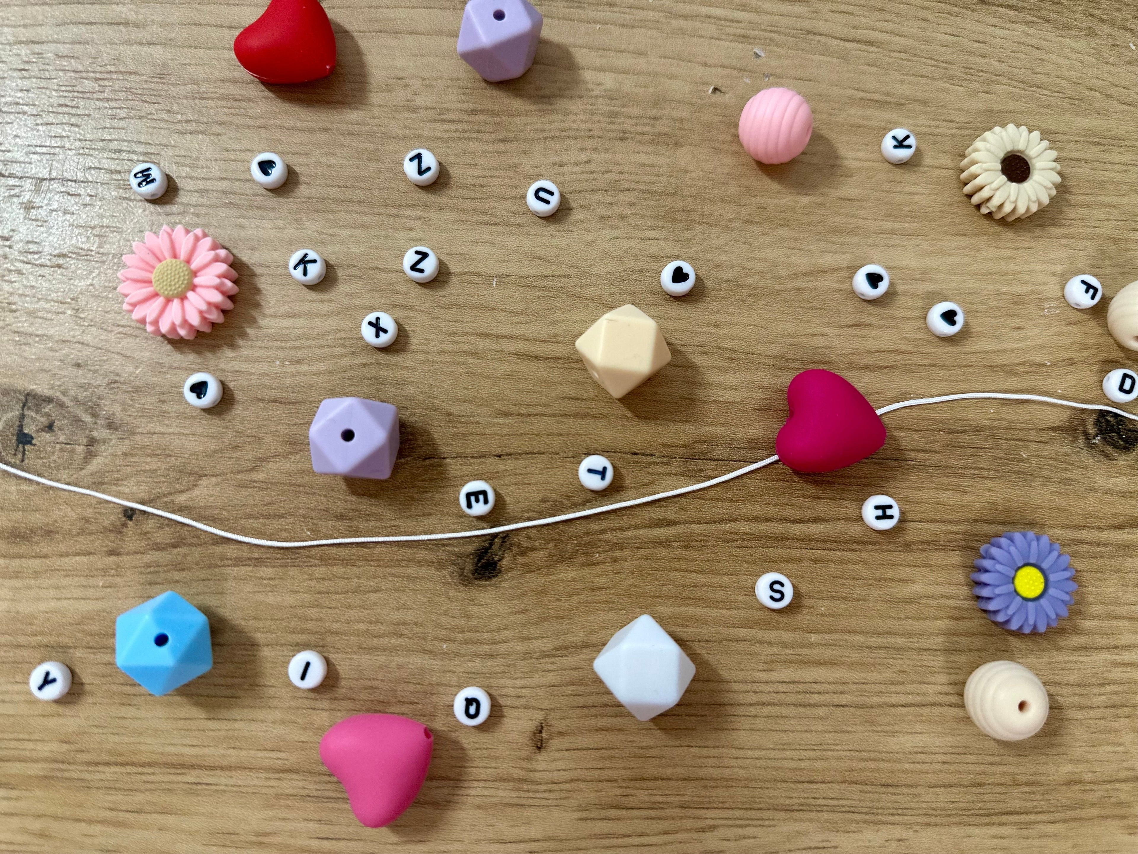 Que ce cache-t-il derrière Atelier Aorée ?