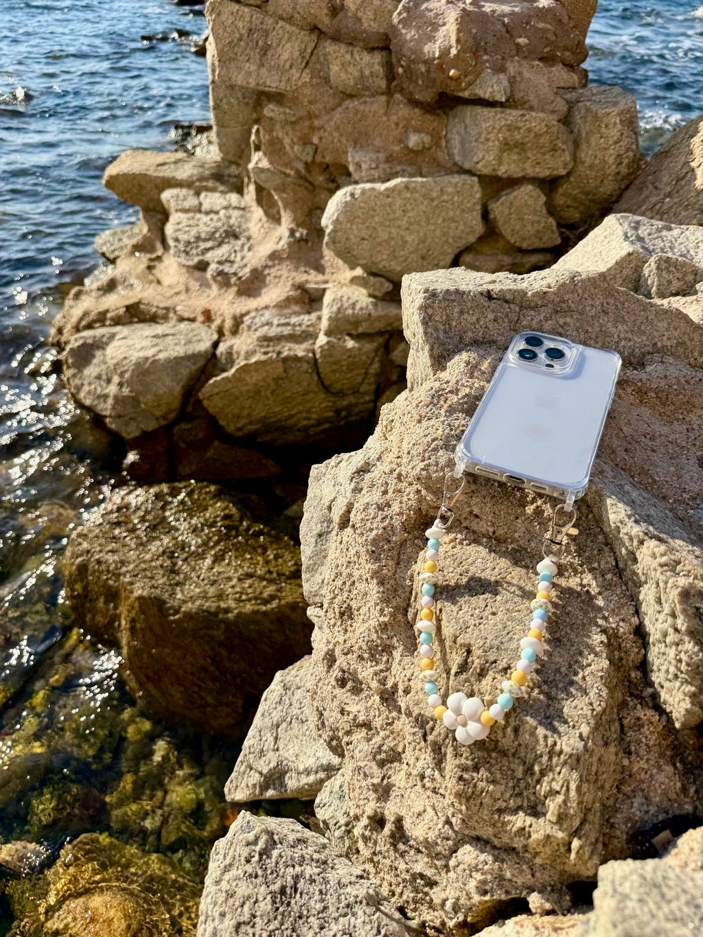 Chaîne téléphone été 34cm nuances claires perles pastel fait main Atelier Aorée
