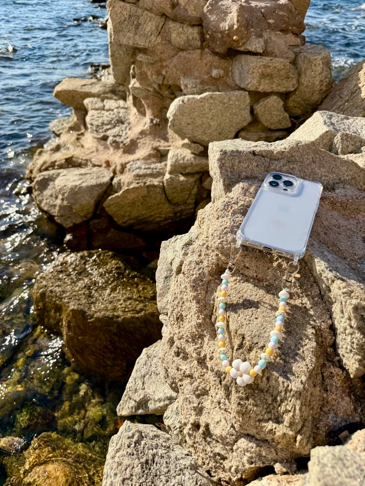 Chaîne téléphone été 34cm nuances claires perles pastel fait main Atelier Aorée
