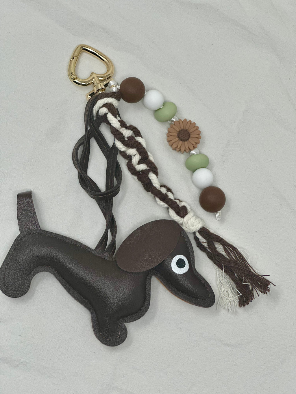 Le Grigri Teckel Marron & Vert Pistache- Atelier Aorée