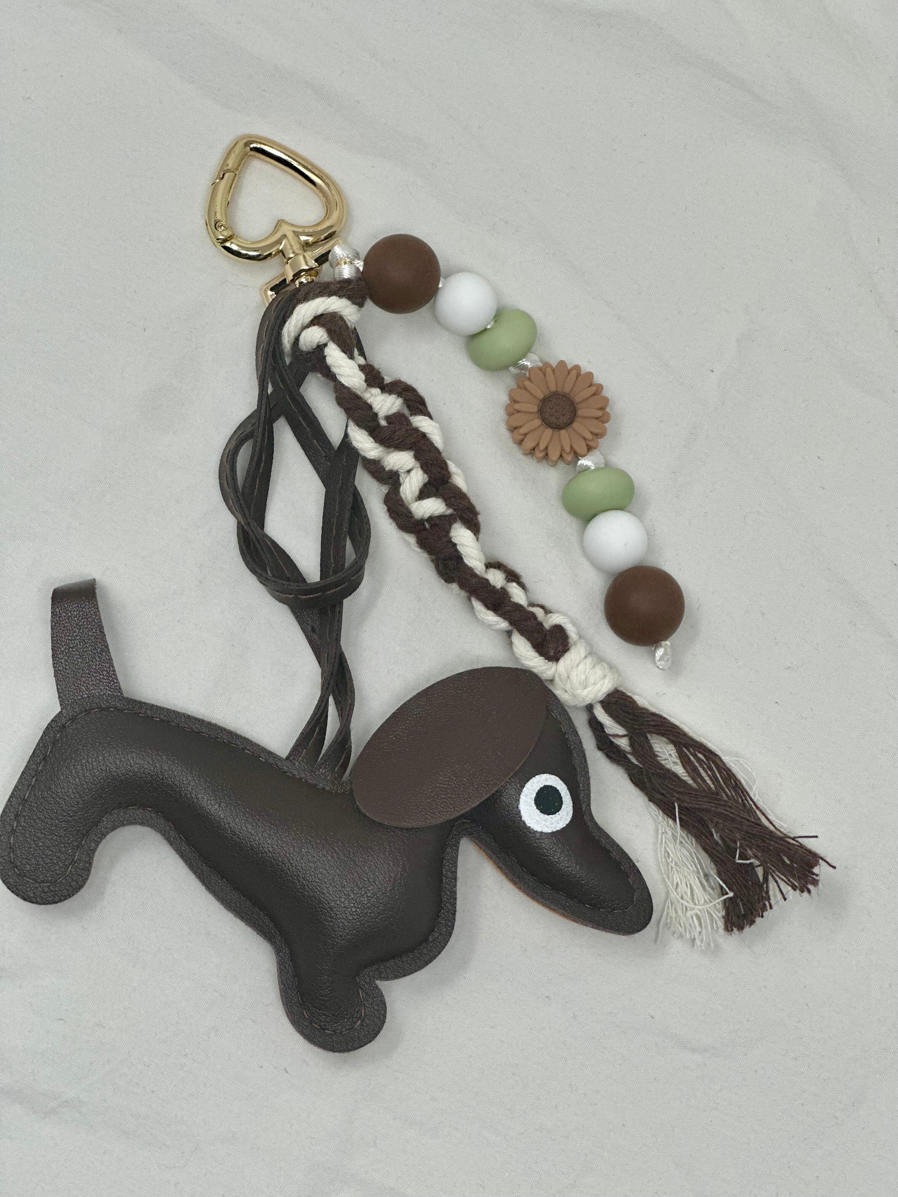 Le Grigri Teckel Marron & Vert Pistache- Atelier Aorée