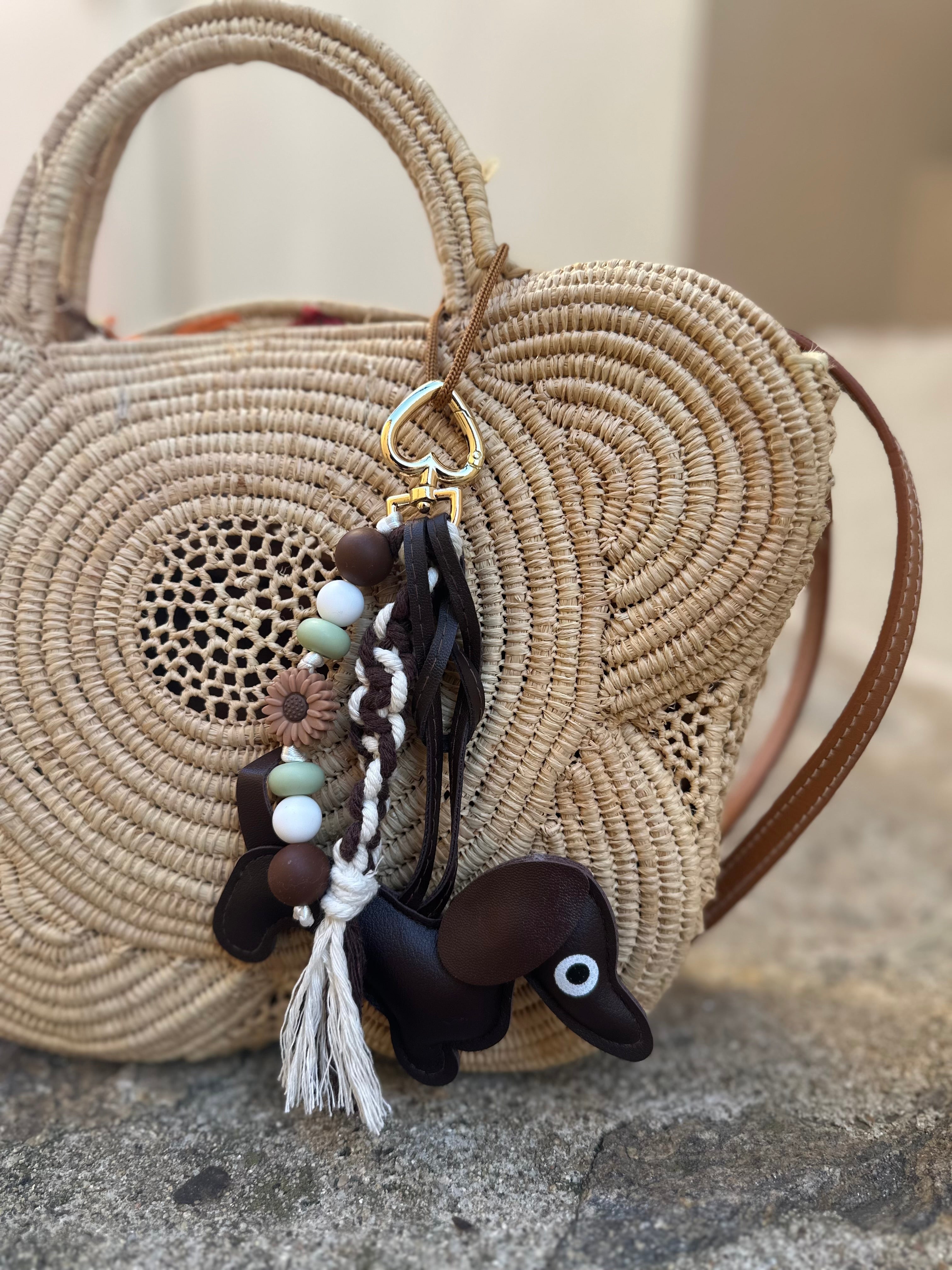 Le Grigri Teckel Marron & Vert Pistache- Atelier Aorée