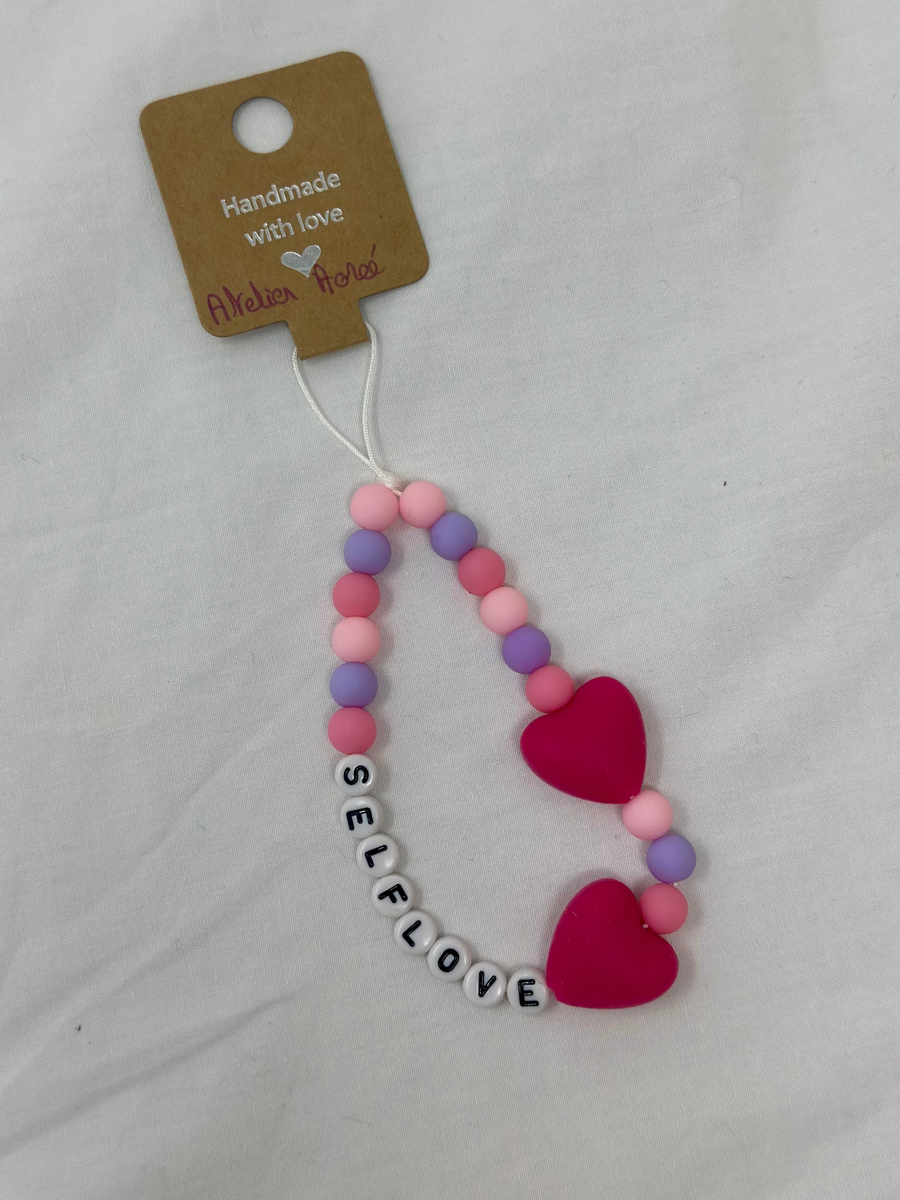 Bijou téléphone Selflove 14cm message inspirant perles roses Atelier Aorée
