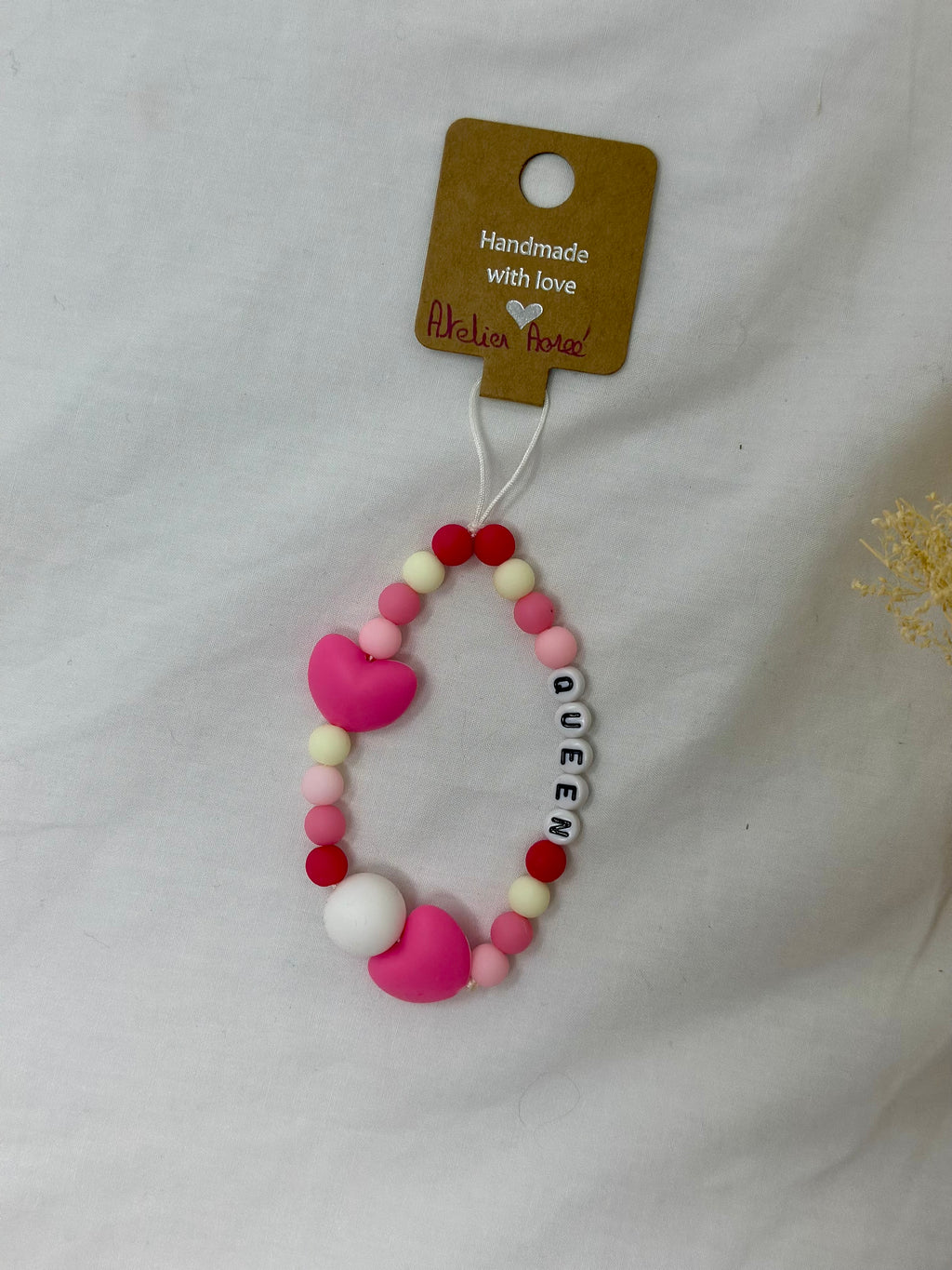 Bijou téléphone Queen 13cm perles dorées royales couronne Atelier Aorée
