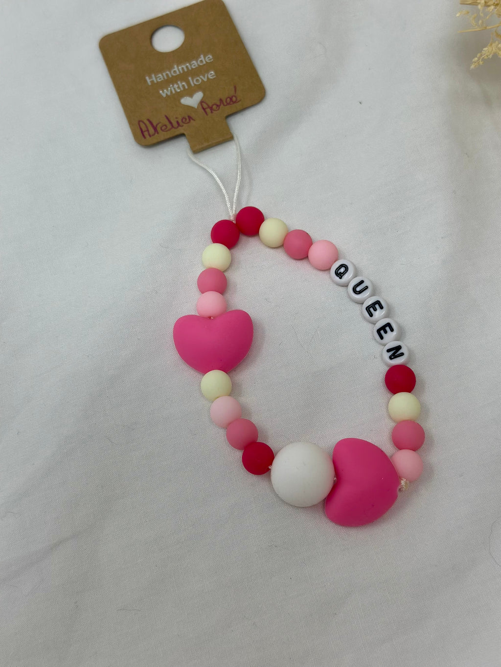 Bijou téléphone Queen 13cm perles dorées royales couronne Atelier Aorée
