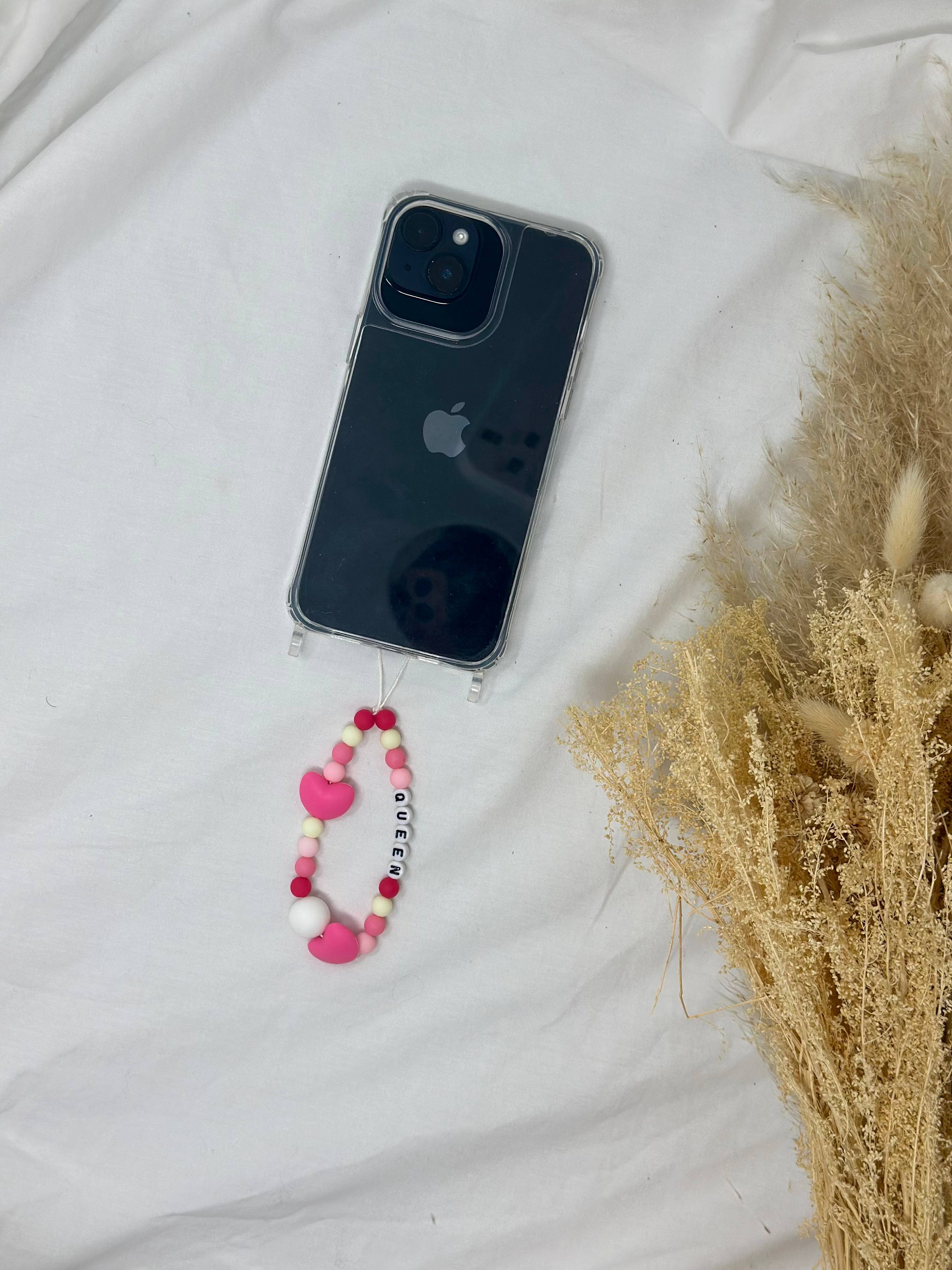 Bijou téléphone Queen 13cm perles dorées royales couronne Atelier Aorée
