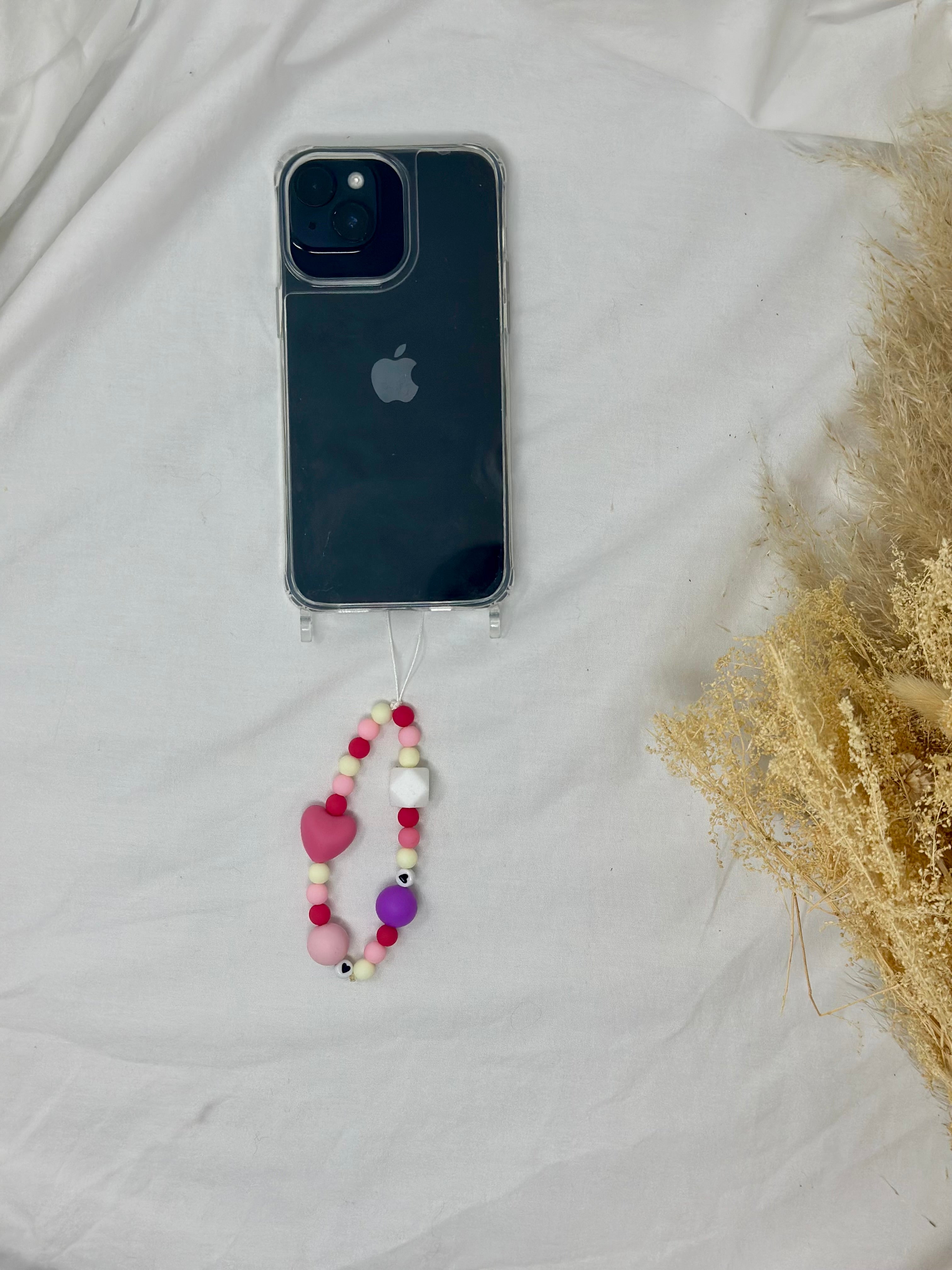 Bijou téléphone amour 16cm perles roses romantiques coeur Atelier Aorée
