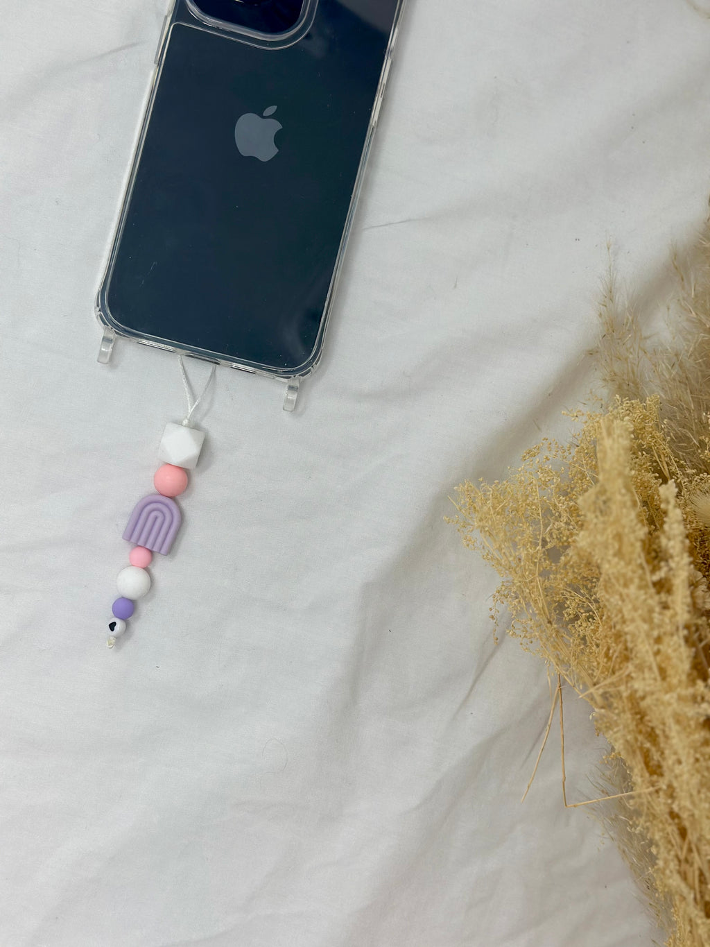 Bijou téléphone arc-en-ciel 13cm rose mauve perles multicolores Atelier Aorée
