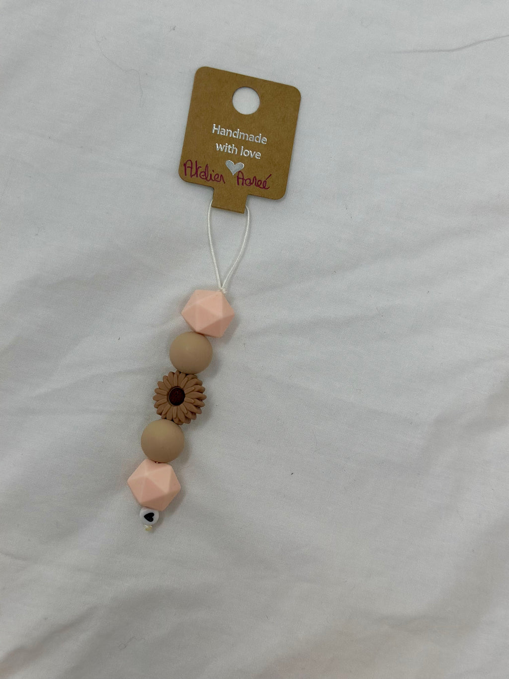 Bijou téléphone rose beige 14cm gourmand perles poudrées Atelier Aorée
