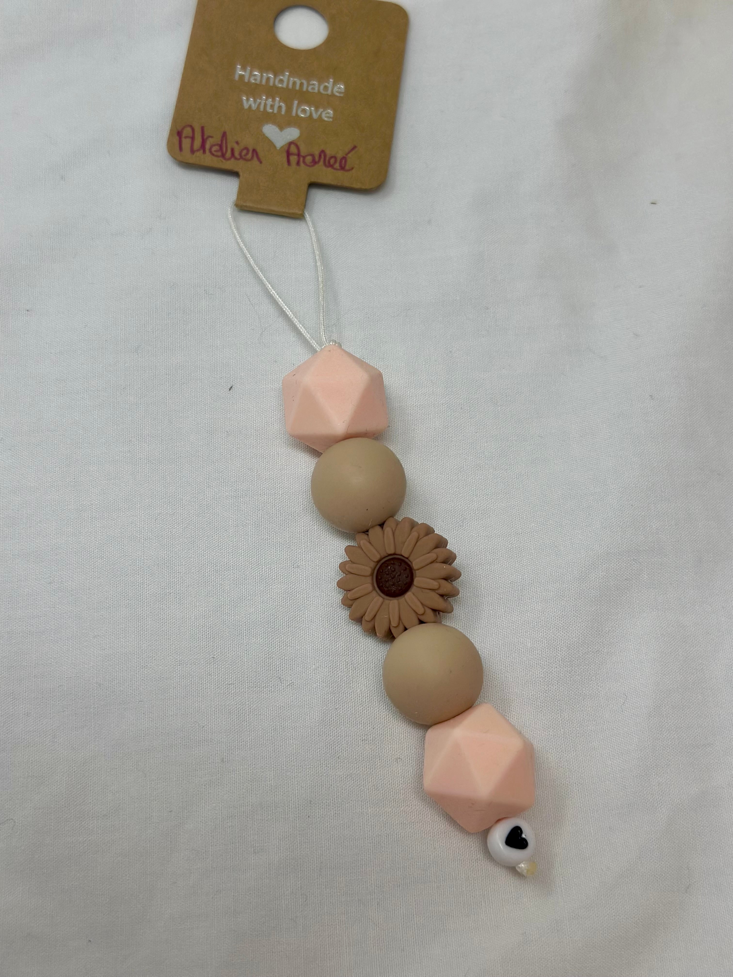 Bijou téléphone rose beige 14cm gourmand perles poudrées Atelier Aorée
