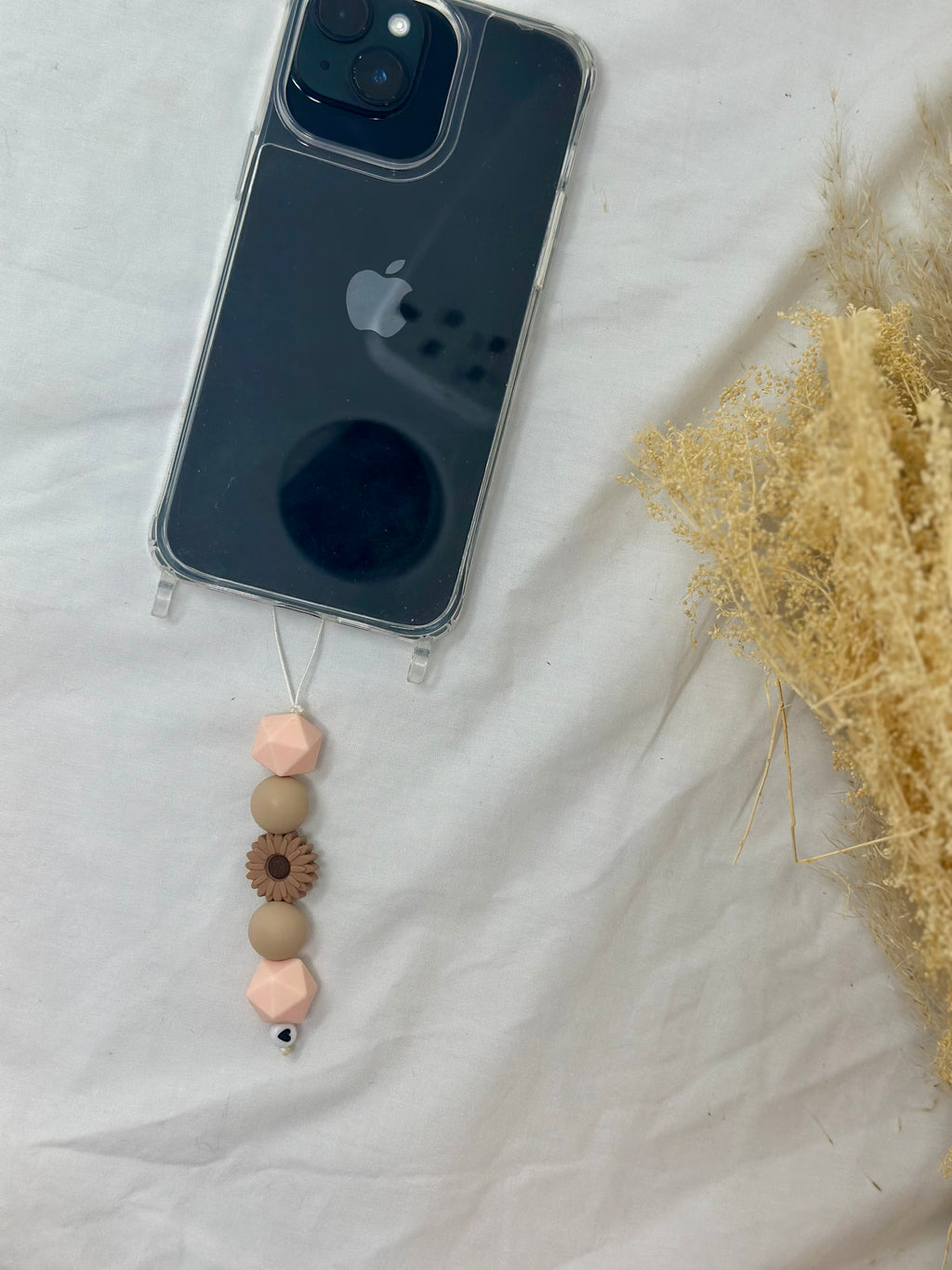 Bijou téléphone rose beige 14cm gourmand perles poudrées Atelier Aorée
