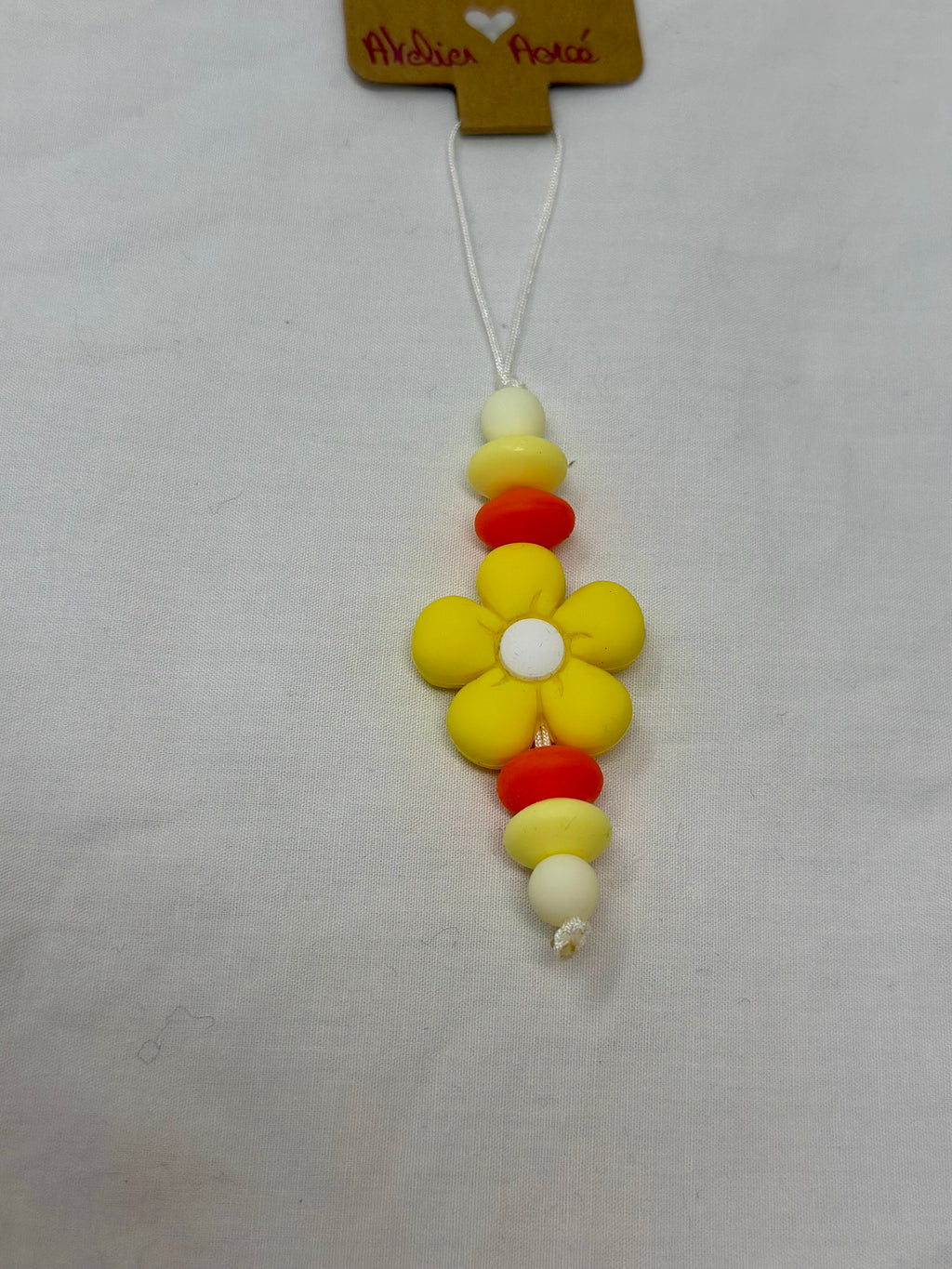 Bijou téléphone yellow 13cm solaire énergie positive perles jaunes Atelier Aorée
