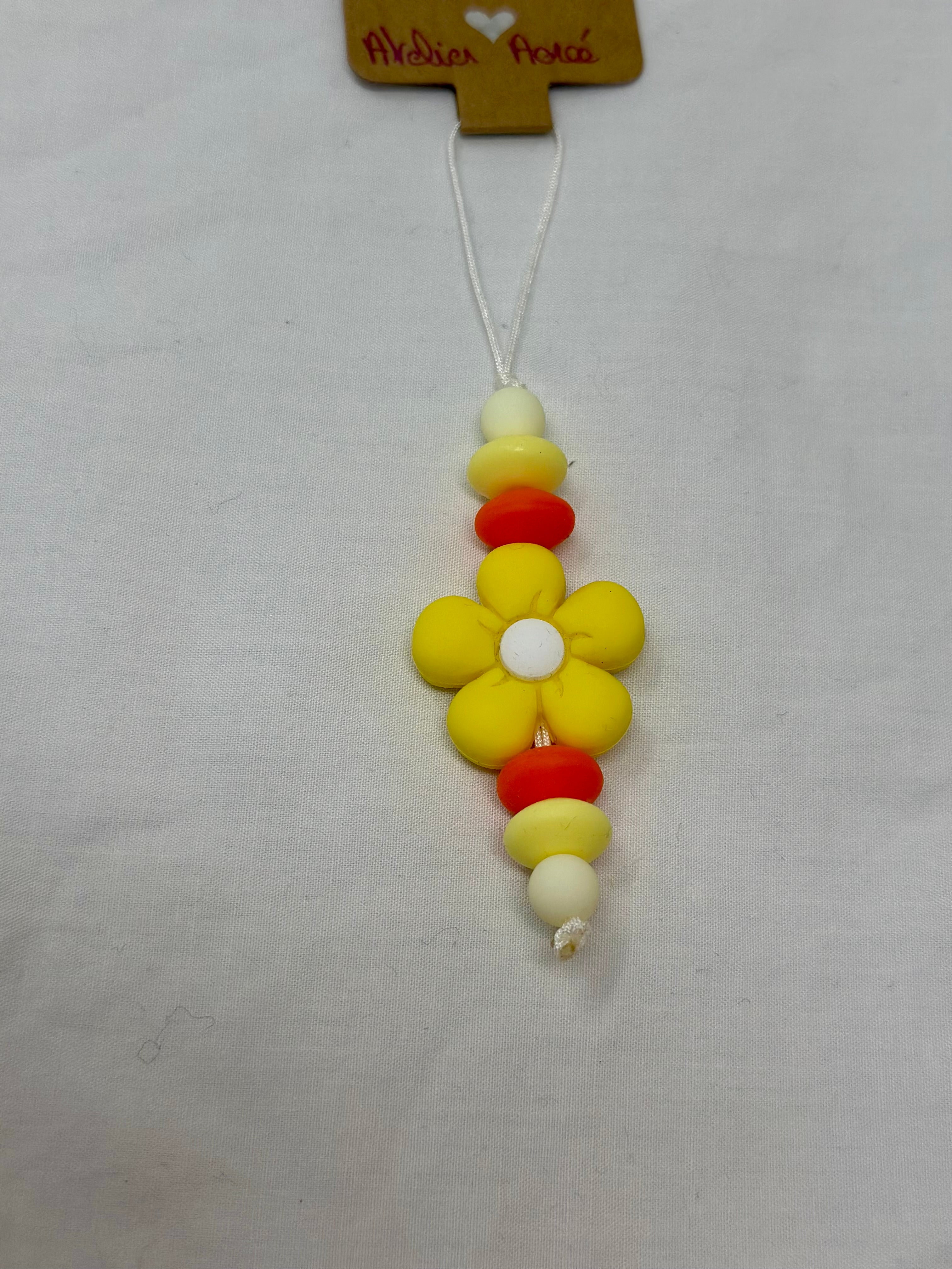 Bijou téléphone yellow 13cm solaire énergie positive perles jaunes Atelier Aorée
