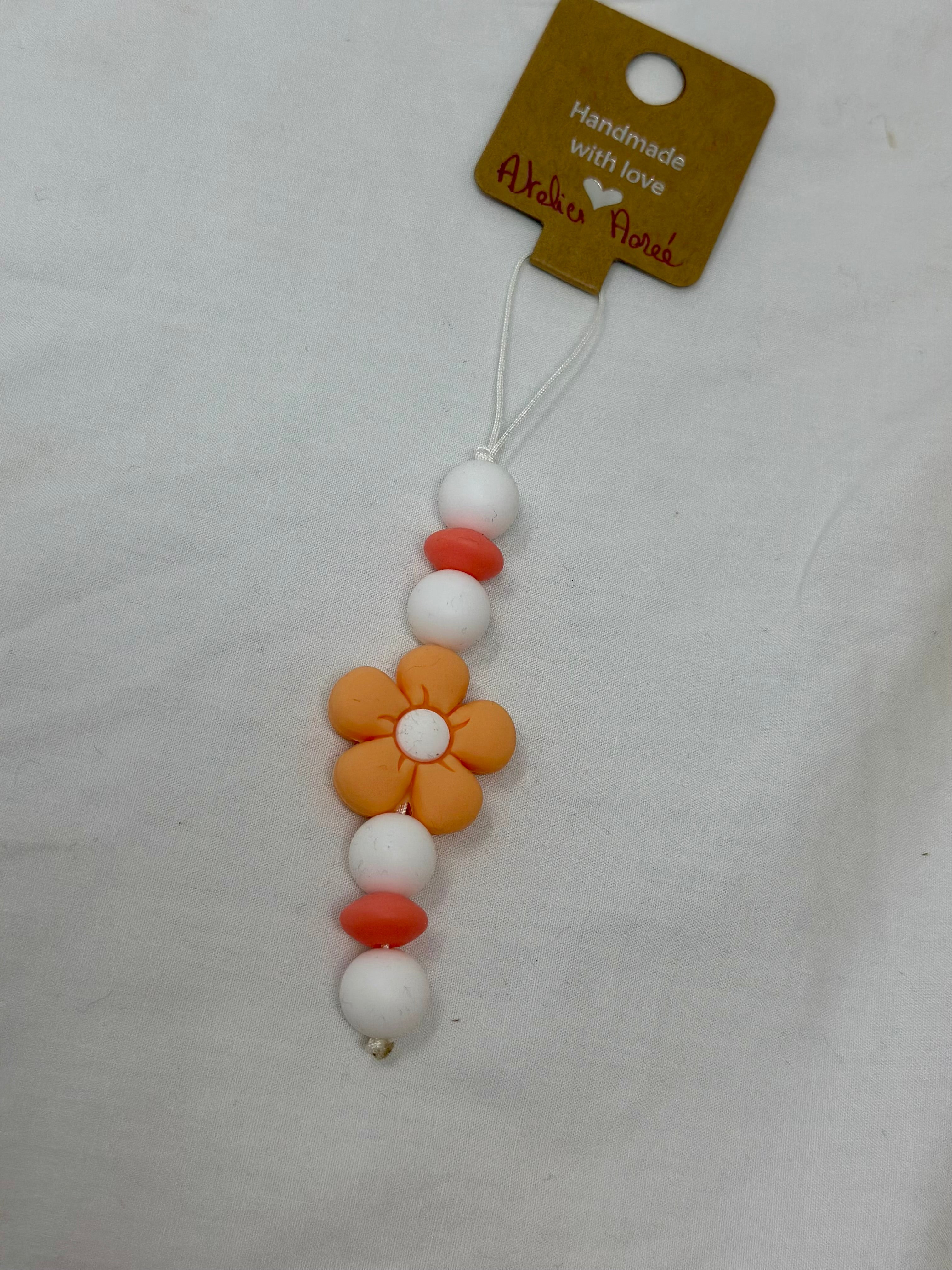Bijou téléphone pêche 14cm couleur croquante perles oranges Atelier Aorée
