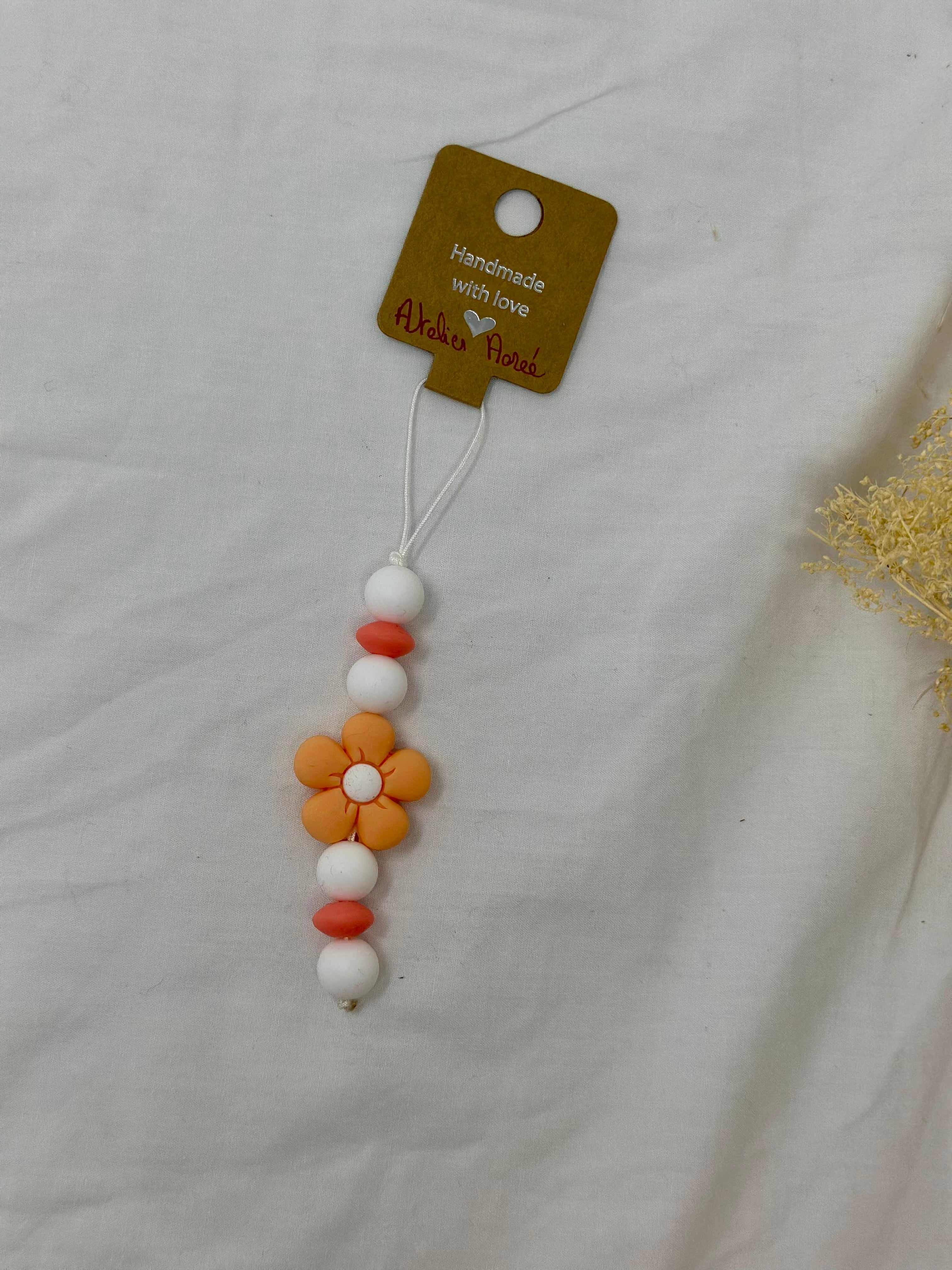 Bijou téléphone pêche 14cm couleur croquante perles oranges Atelier Aorée
