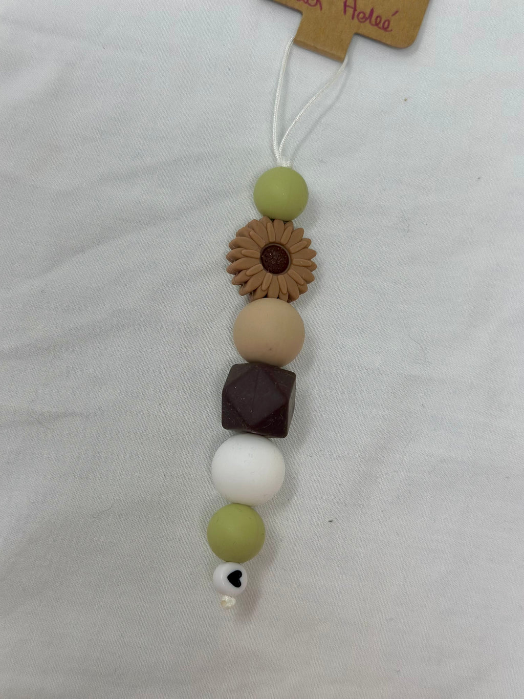 Bijou téléphone pistache 14cm macaron bohème perles vertes Atelier Aorée
