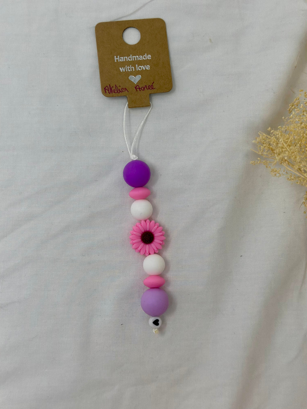 Bijou téléphone rose 14cm bouquet romantique perles florales Atelier Aorée
