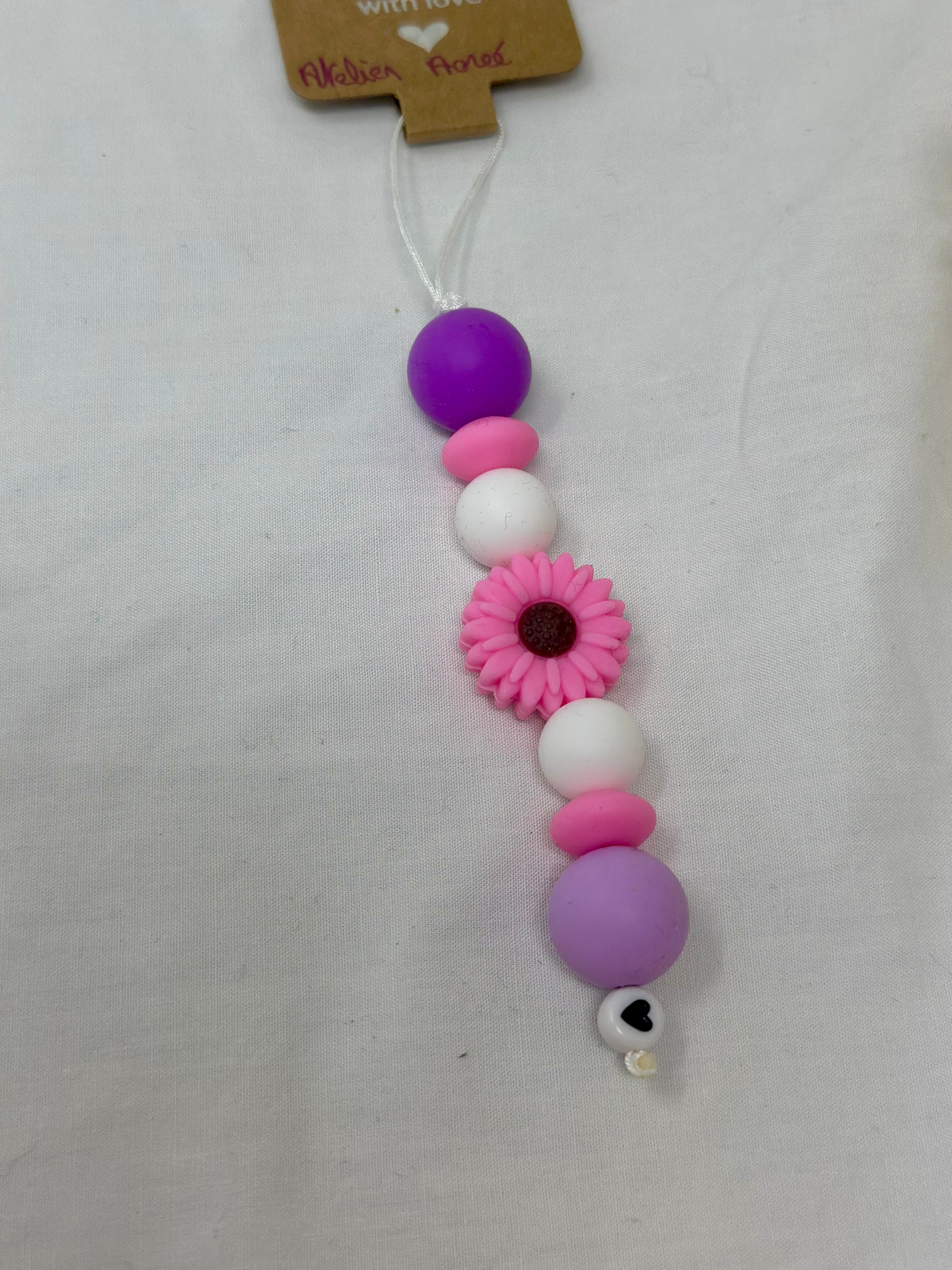 Bijou téléphone rose 14cm bouquet romantique perles florales Atelier Aorée
