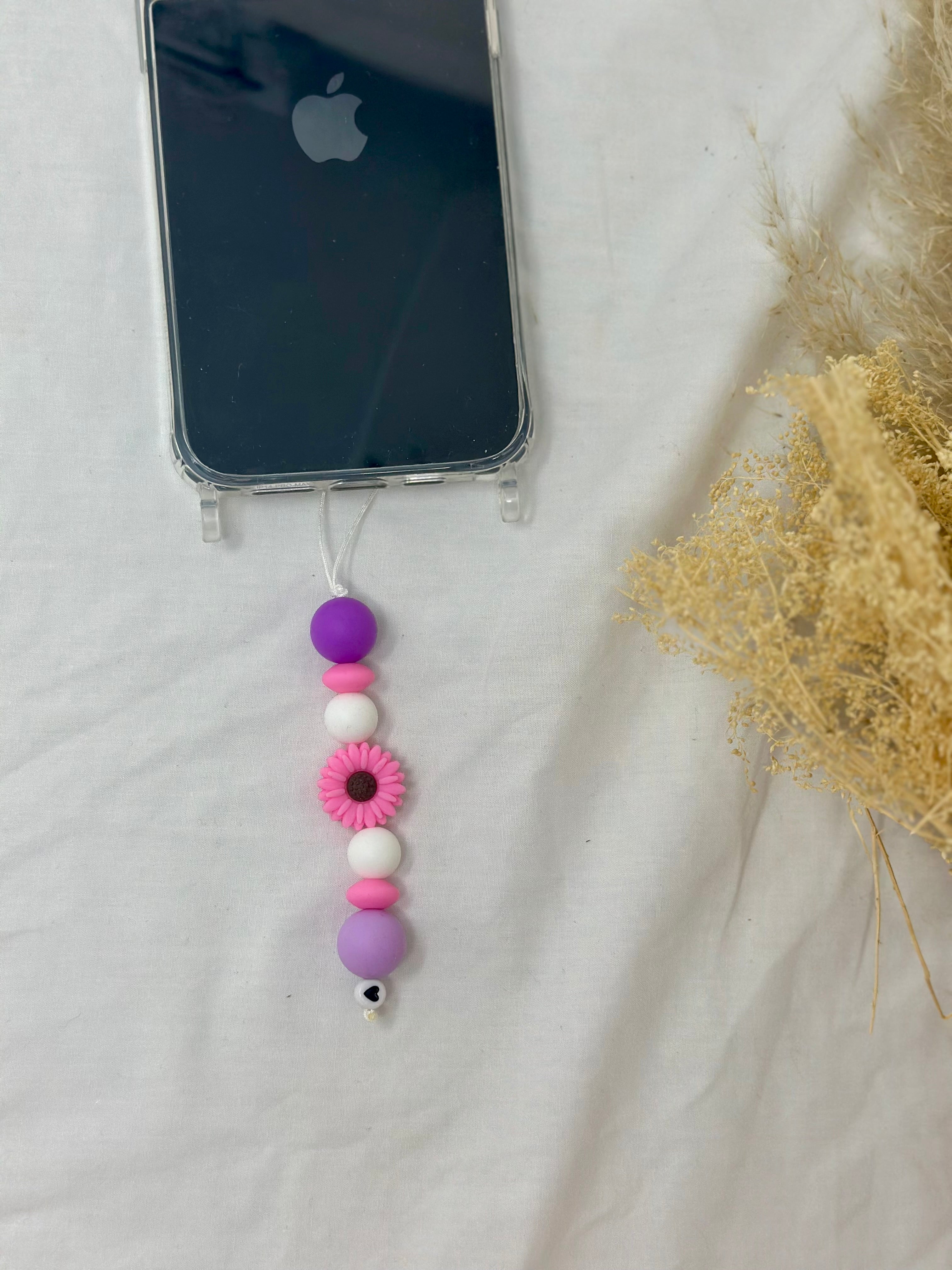 Bijou téléphone rose 14cm bouquet romantique perles florales Atelier Aorée
