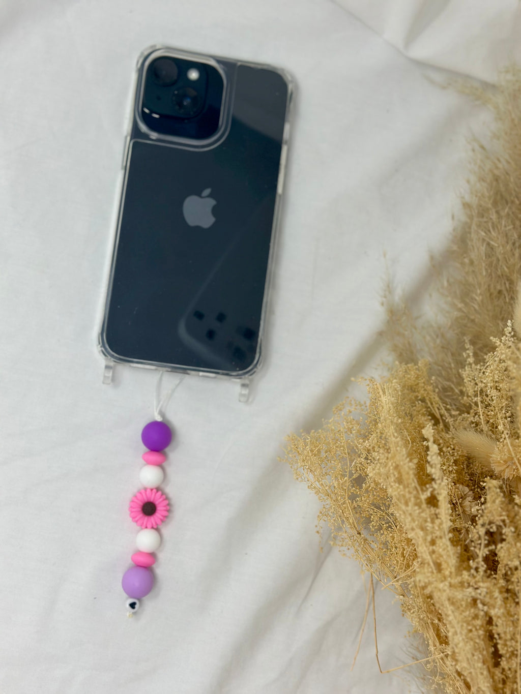 Bijou téléphone rose 14cm bouquet romantique perles florales Atelier Aorée
