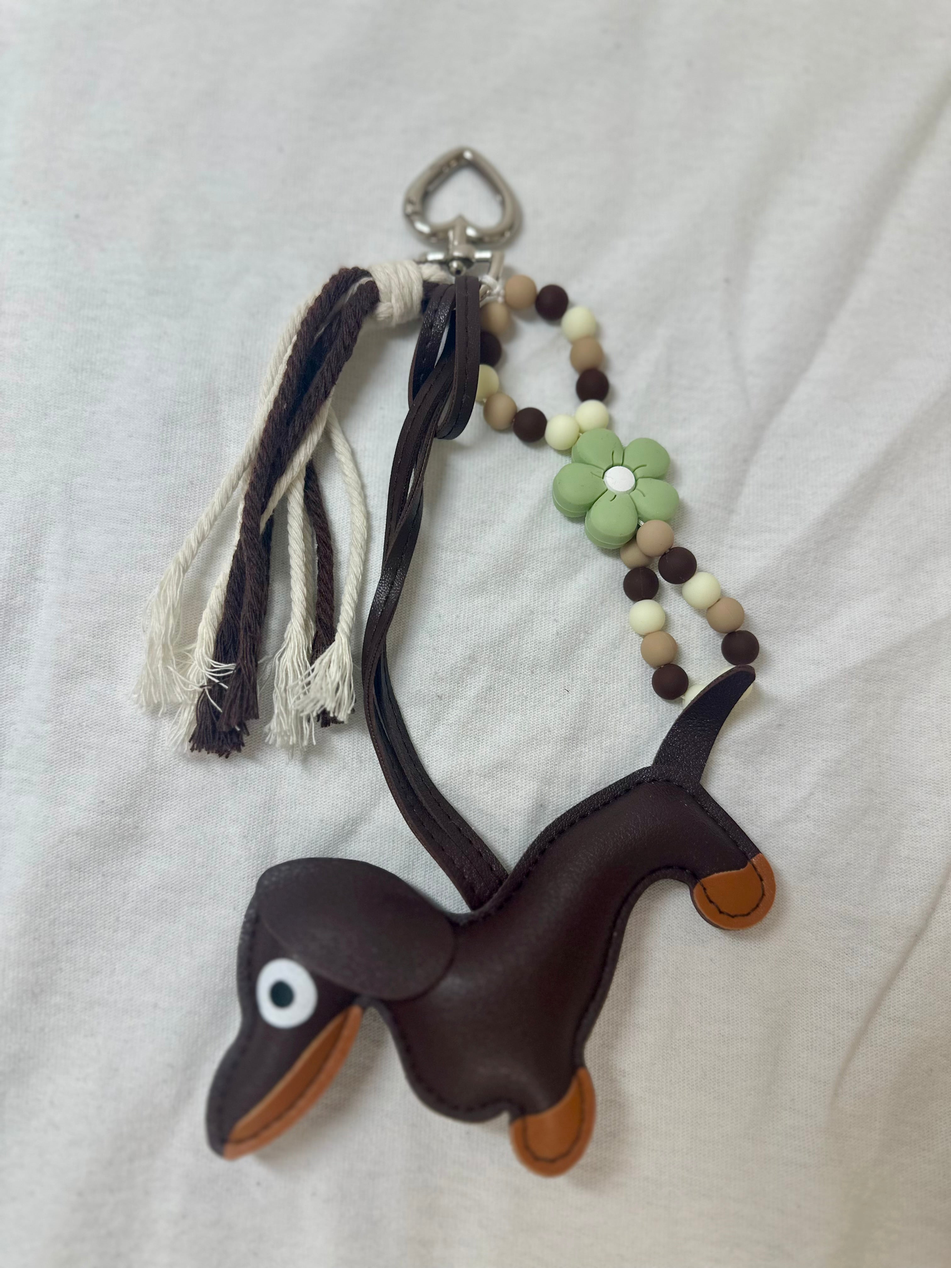 Le Grigri Teckel & Fleur pistache - Atelier Aorée