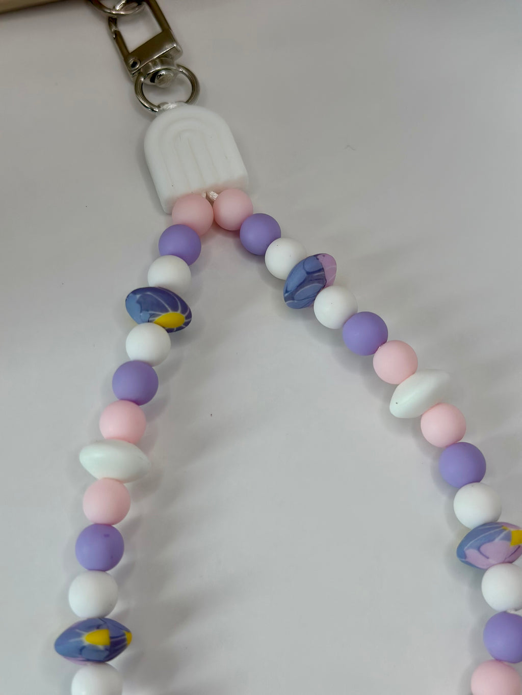 Bijou chaîne pastel romantique accessoire artisanal français
