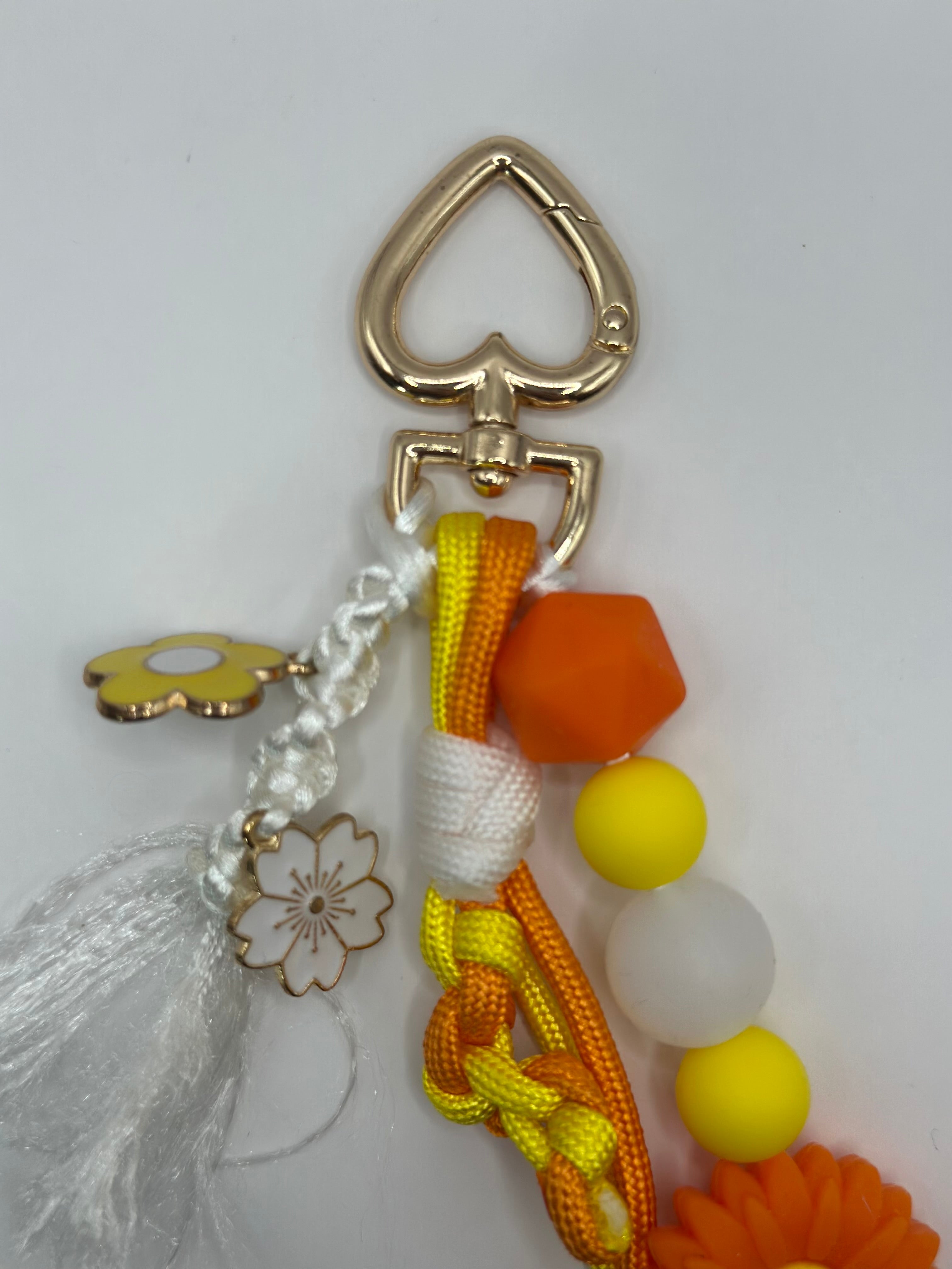 Grigri porte-bonheur énergie joie de vivre couleurs chaleureuses