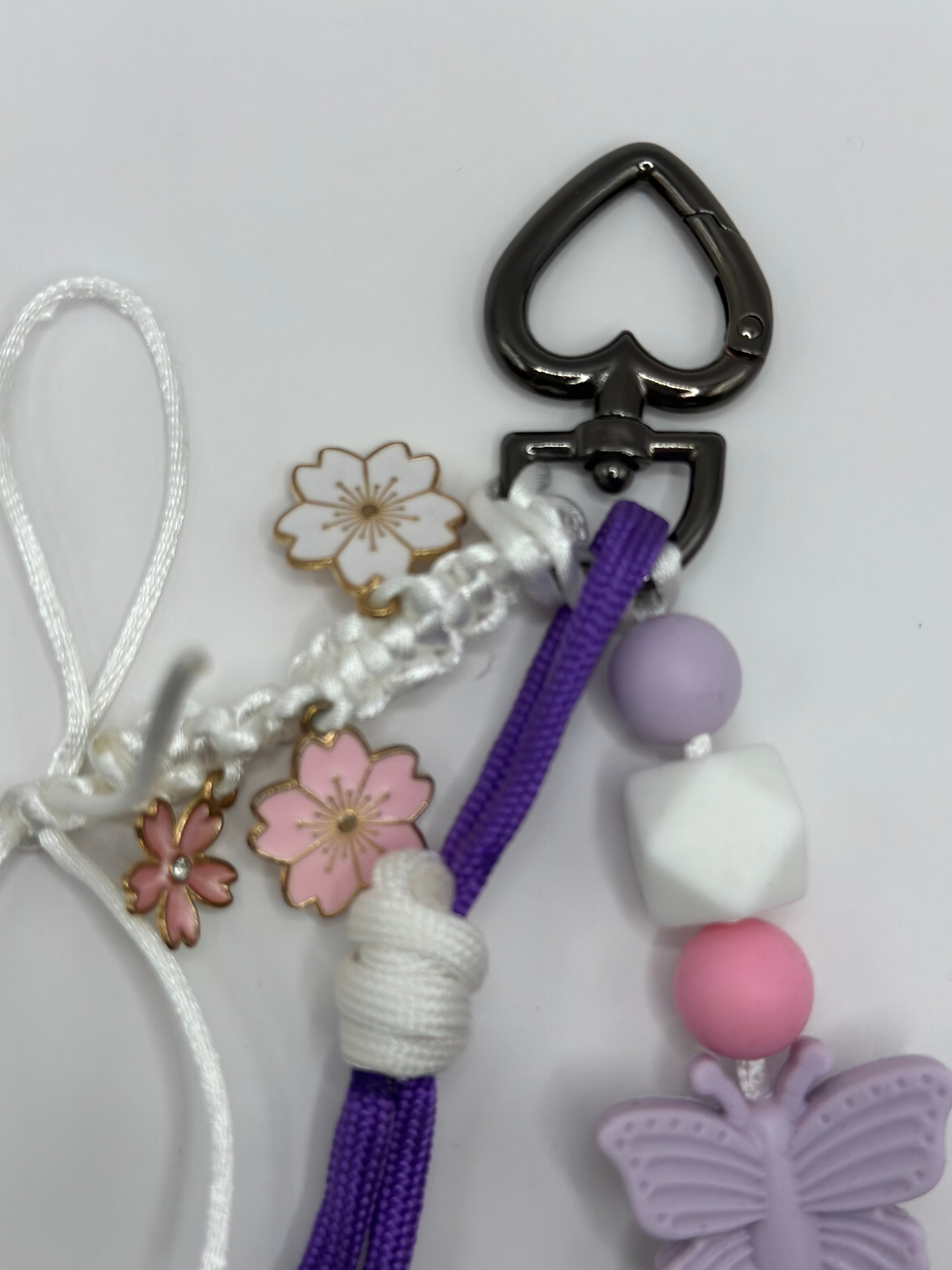 Détail grigri artisanal papillons féeriques fait main France