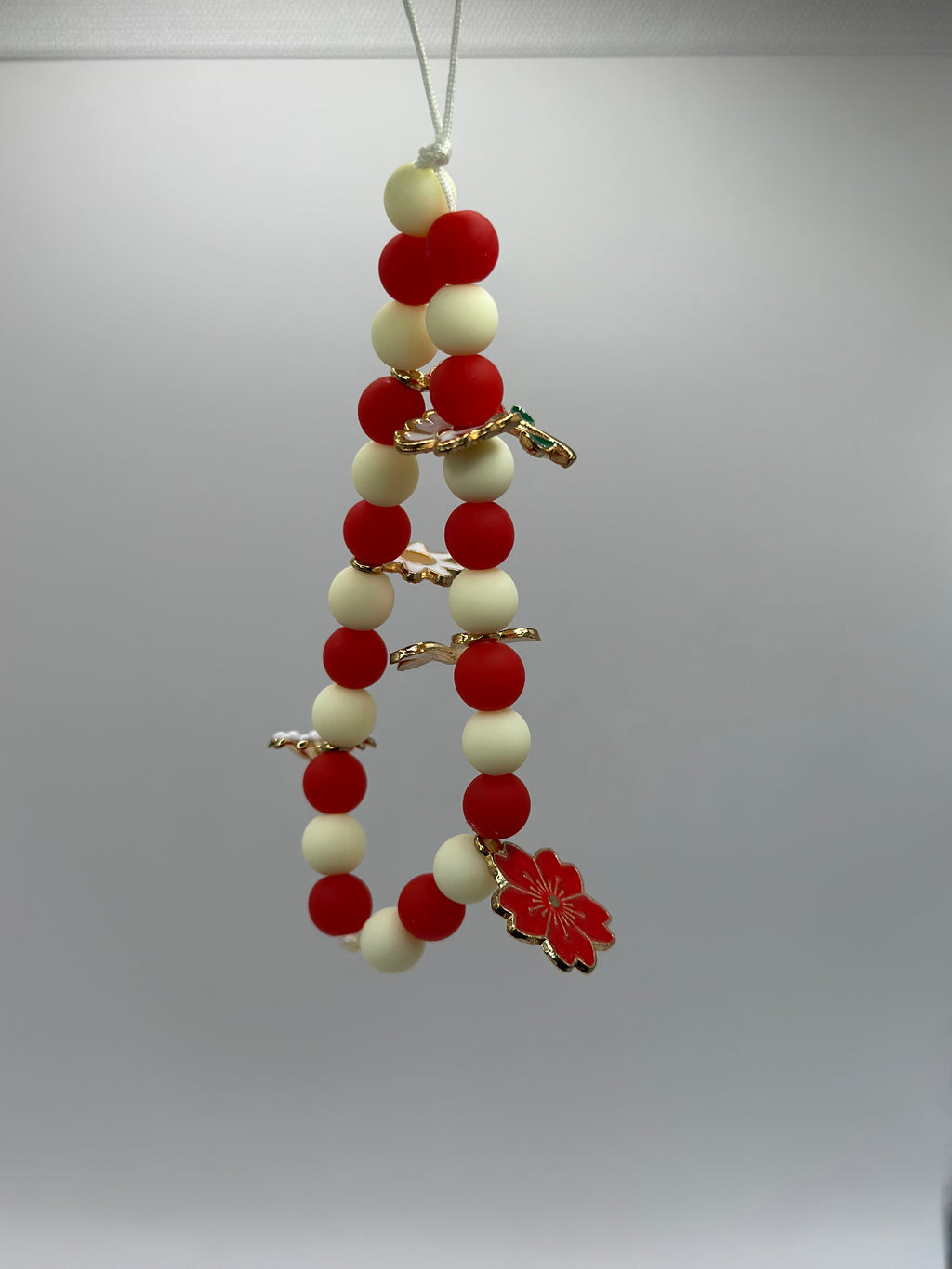 Bijou cordon romantique perles rouge accessoire artisanal français
