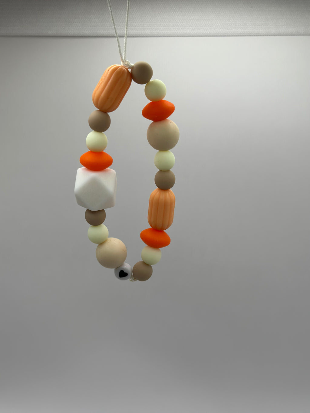 Bijou cordon beige orangé 18cm perles chaleureuses naturelles Atelier Aorée 