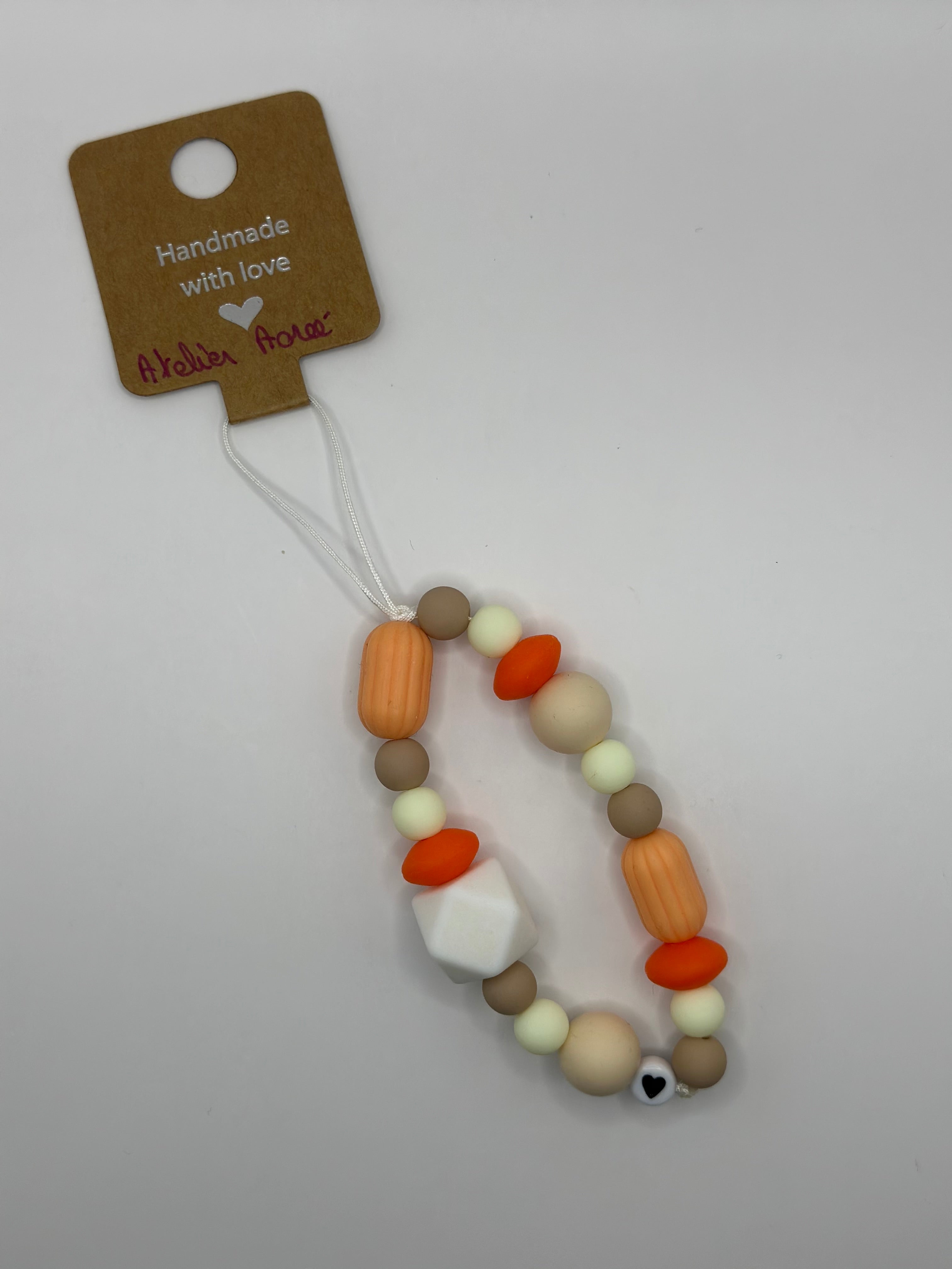 Détail bijou cordon artisanal couleurs ensoleillées fait main France 