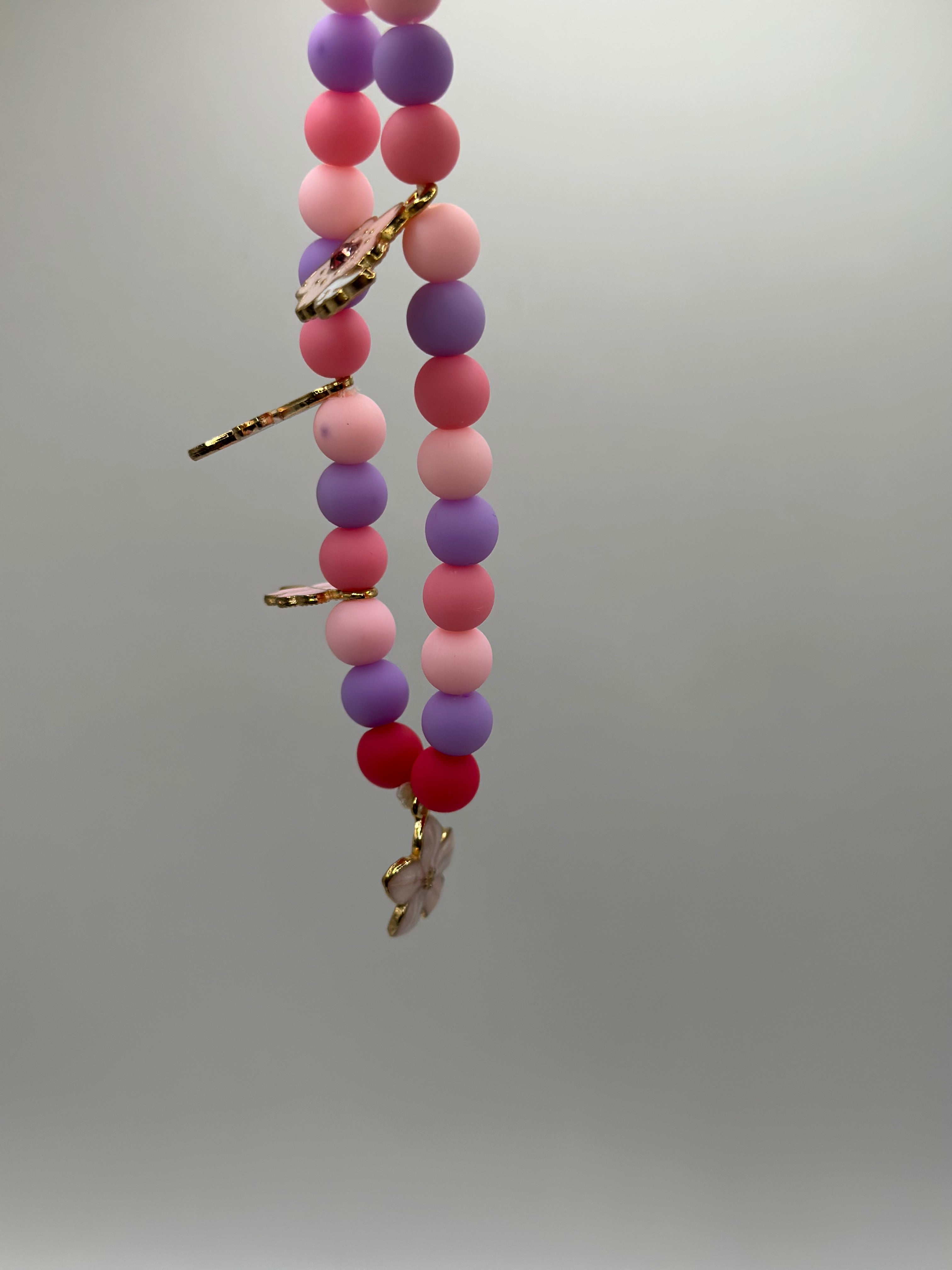 Bijou téléphone rose papillons 18cm perles délicates breloques romantiques Atelier Aorée