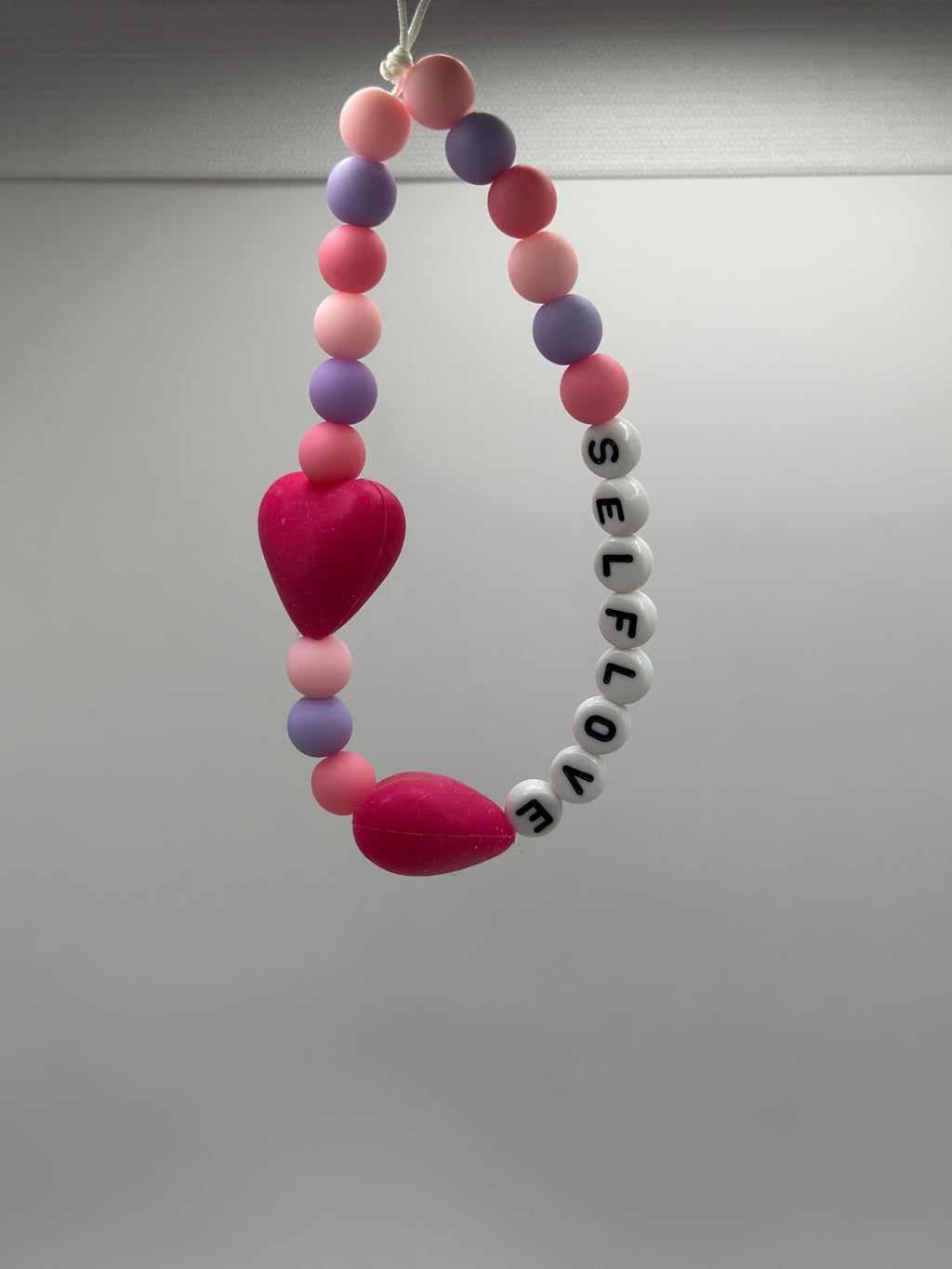 Bijou téléphone Selflove 14cm message inspirant perles roses Atelier Aorée I