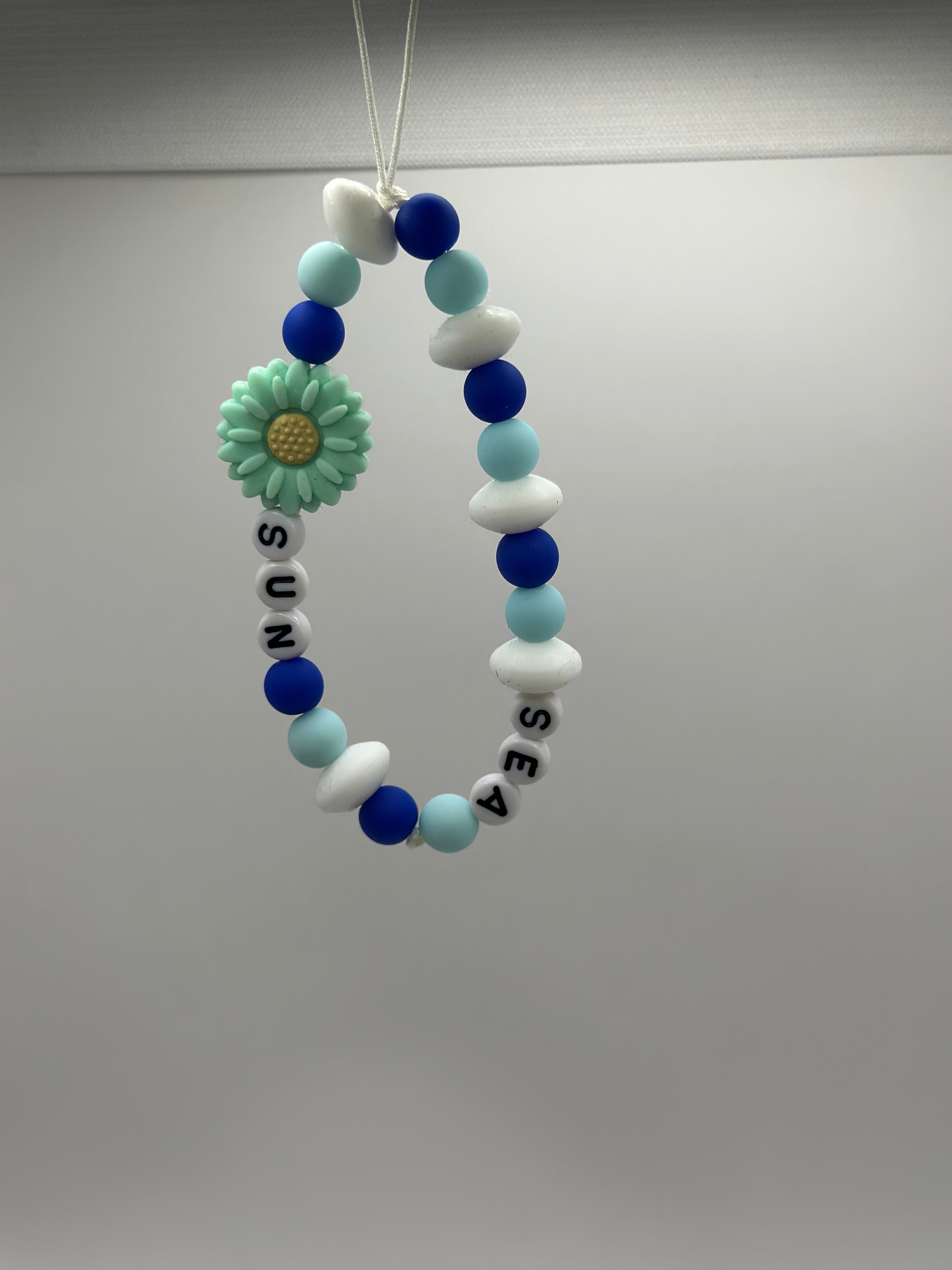  Bijou téléphone Blue Sea 18cm perles bleues marines inspiration océan Atelier Aorée 