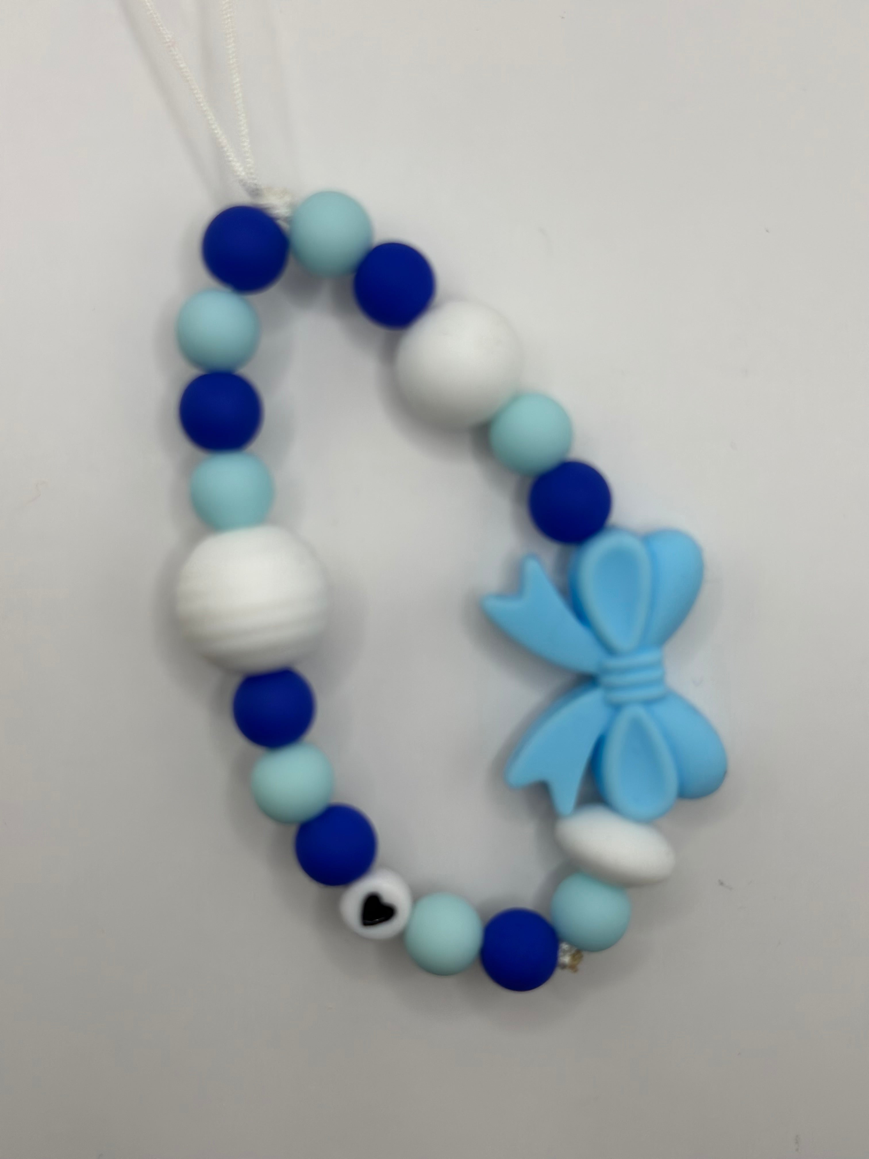 Bijou téléphone sérénité marine perles bleues blanches