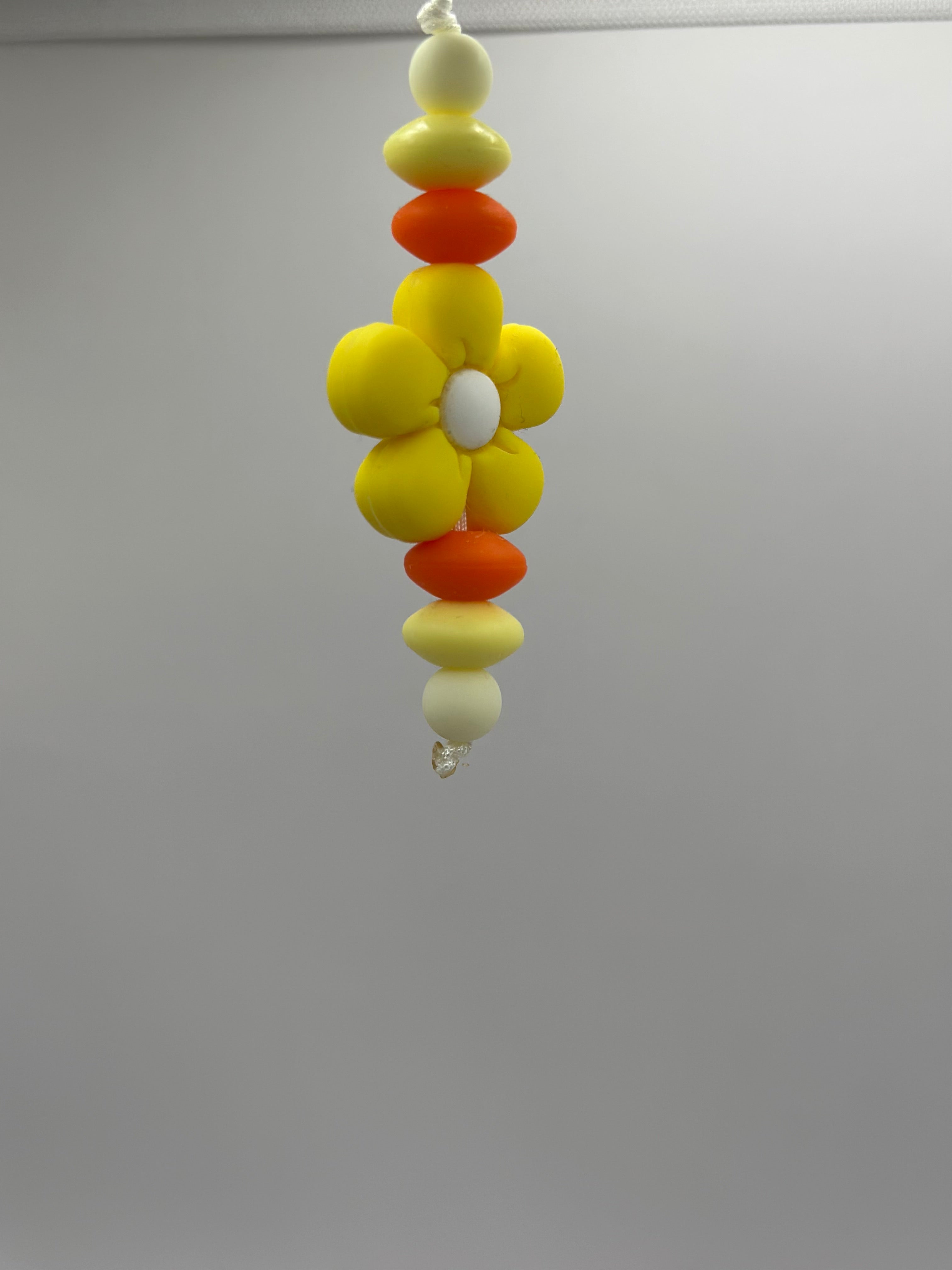  Bijou téléphone fait main France couleurs ensoleillées énergie positive
