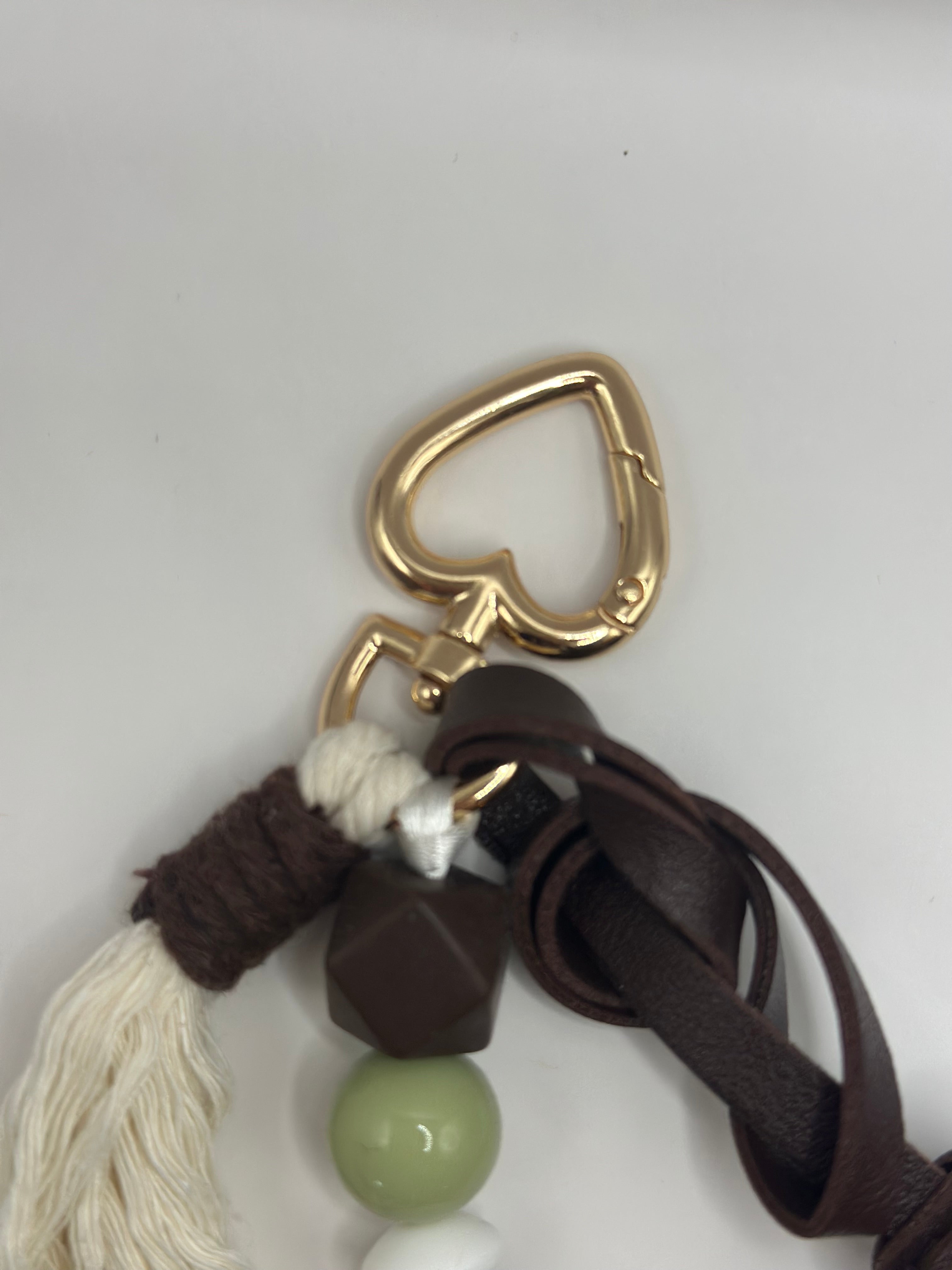 Bijou de Sac Nounours Chocolat et Vert Brillant - Fait Main France | Atelier Aorée