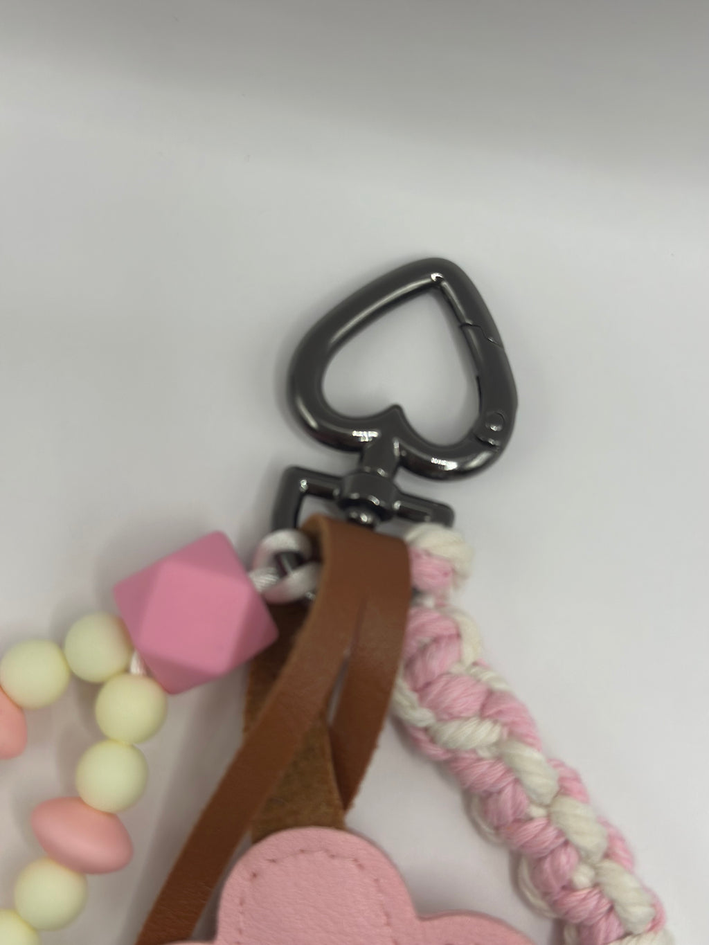 Bijou de Sac Fleur Brune et Rose - Fait Main France | Atelier Aorée