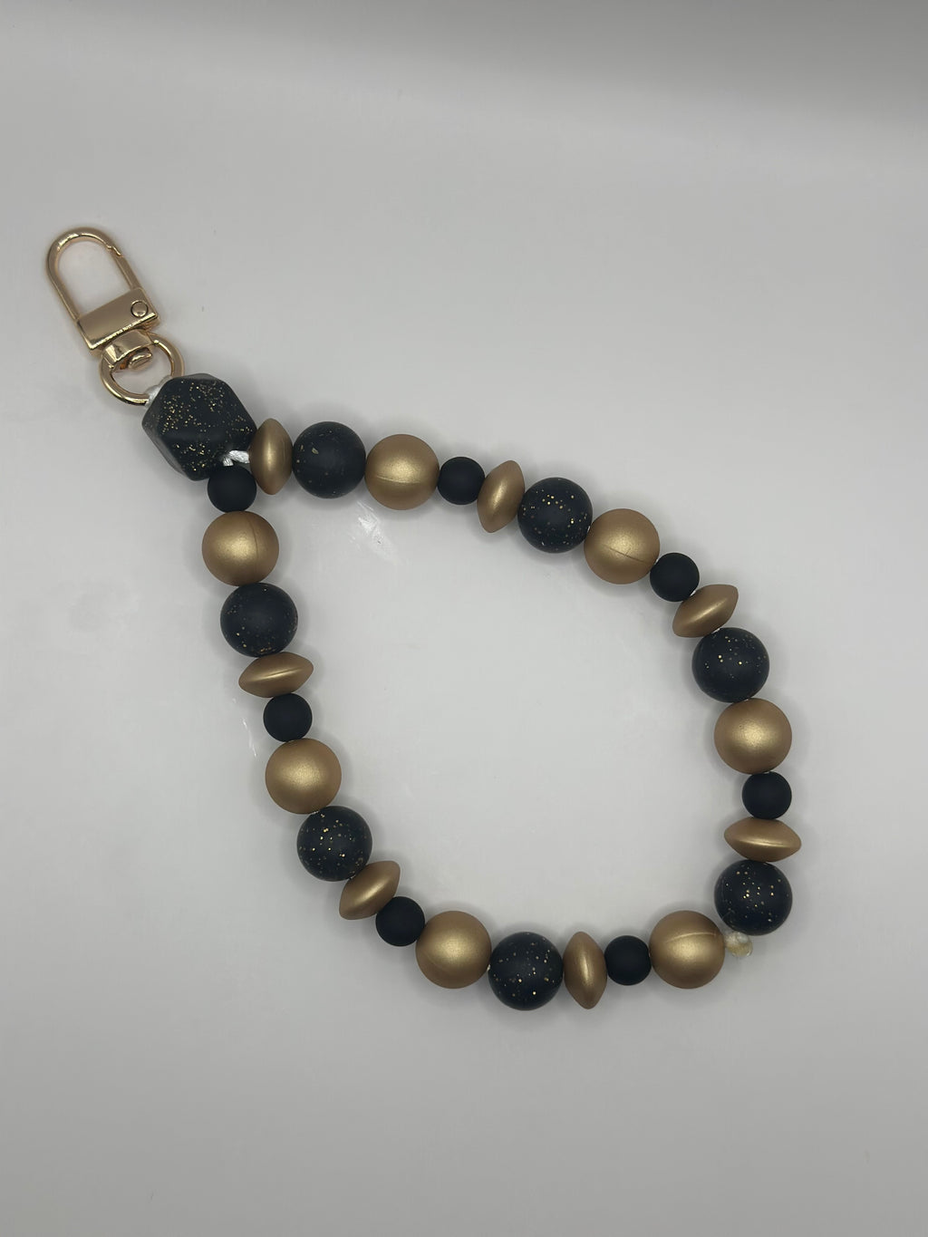 Bijou Téléphone Noir et Doré Élégant - Fait Main France | Atelier Aorée