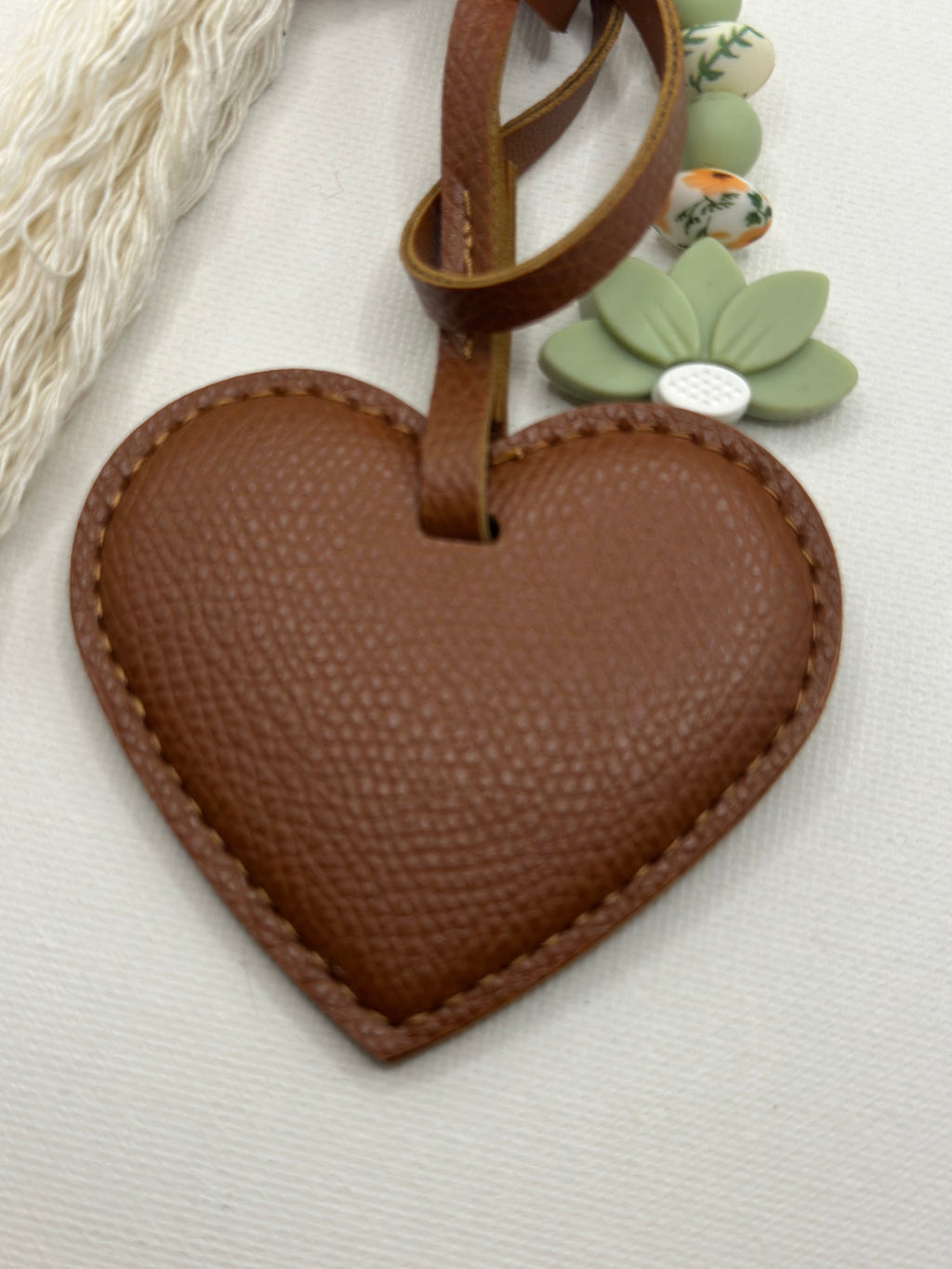 Bijou de Sac Cœur Marron - Fait Main France | Atelier Aorée