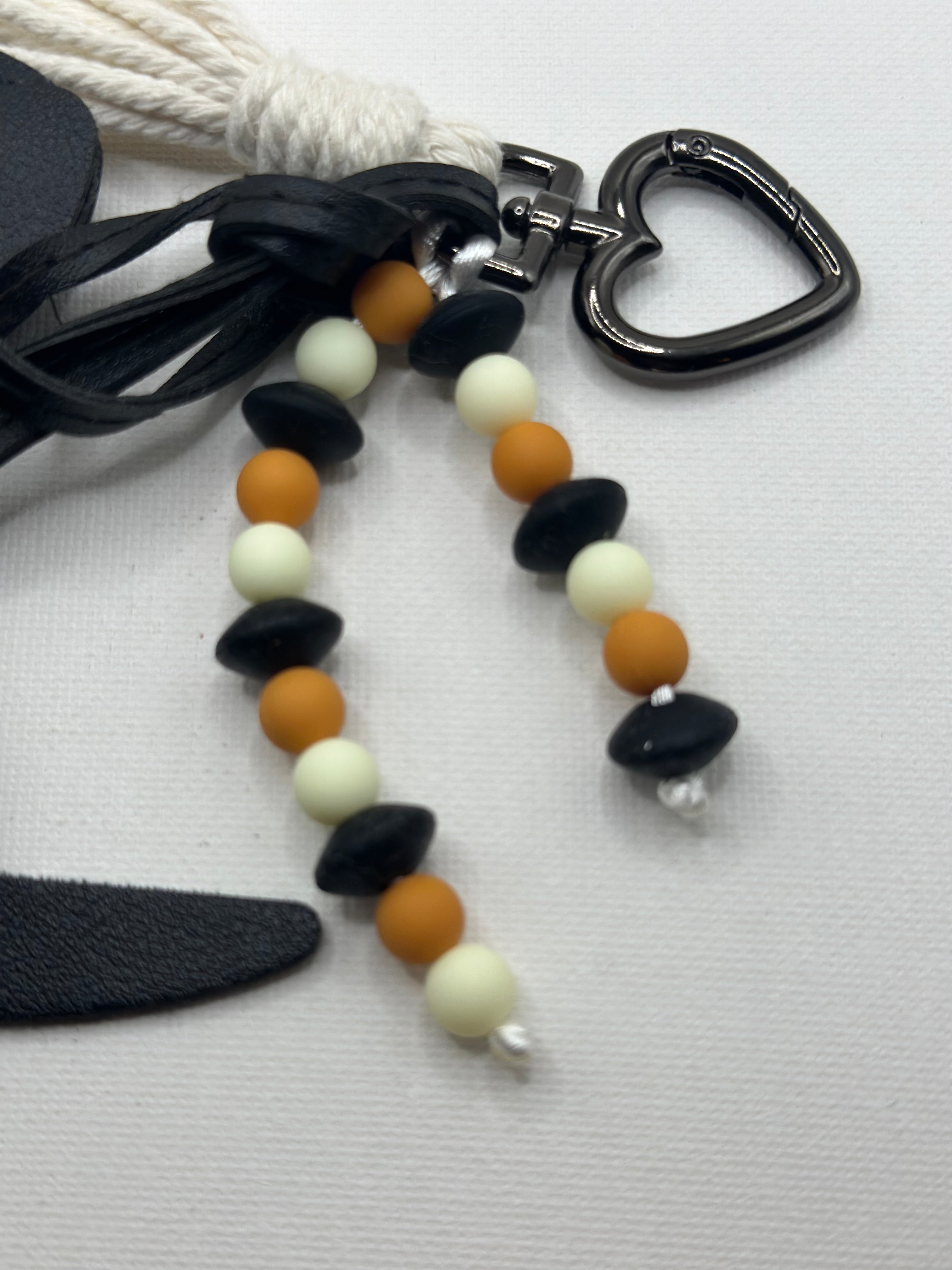 Bijou de Sac Teckel Noir & Marron - Fait Main France | Atelier Aorée