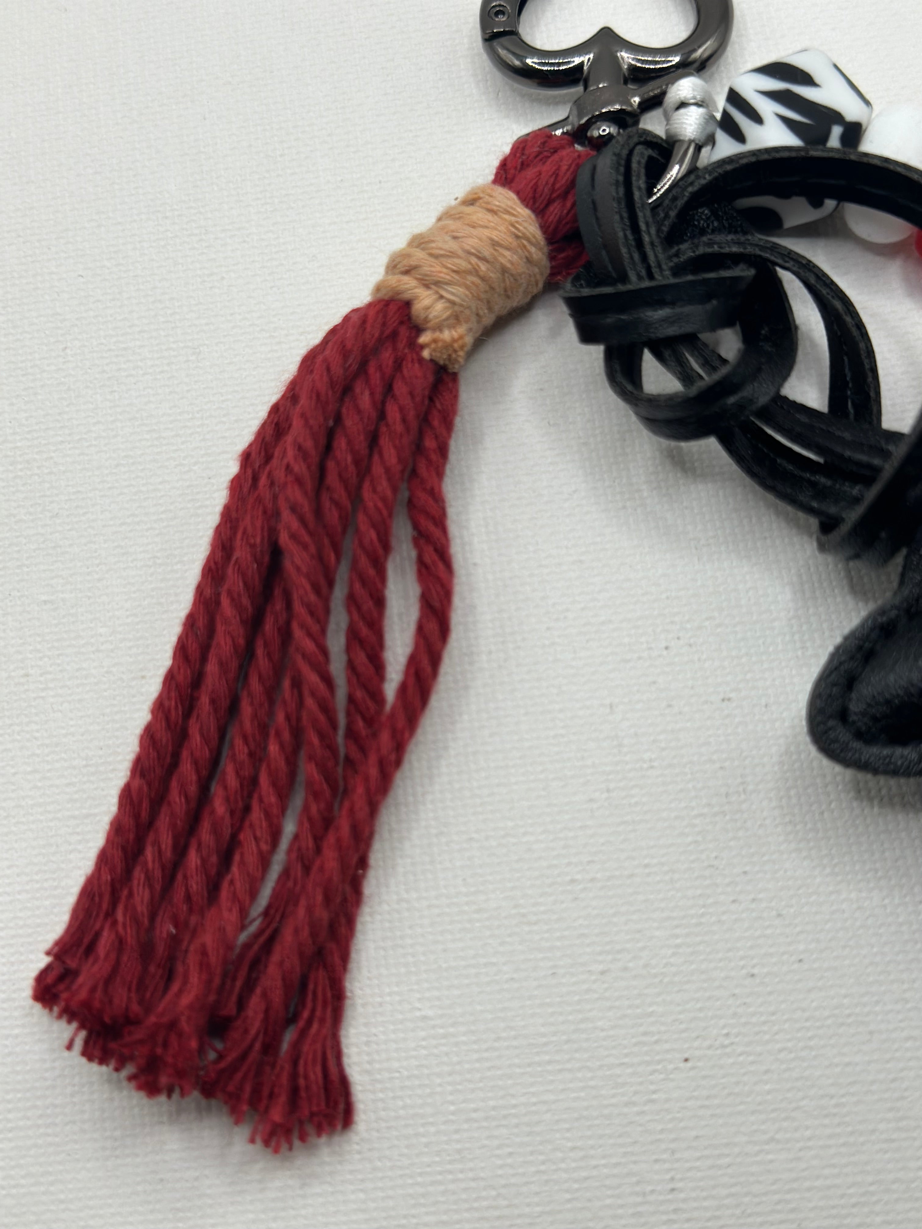 Bijou de Sac Chat Noir & Bordeaux - Fait Main France | Atelier Aorée