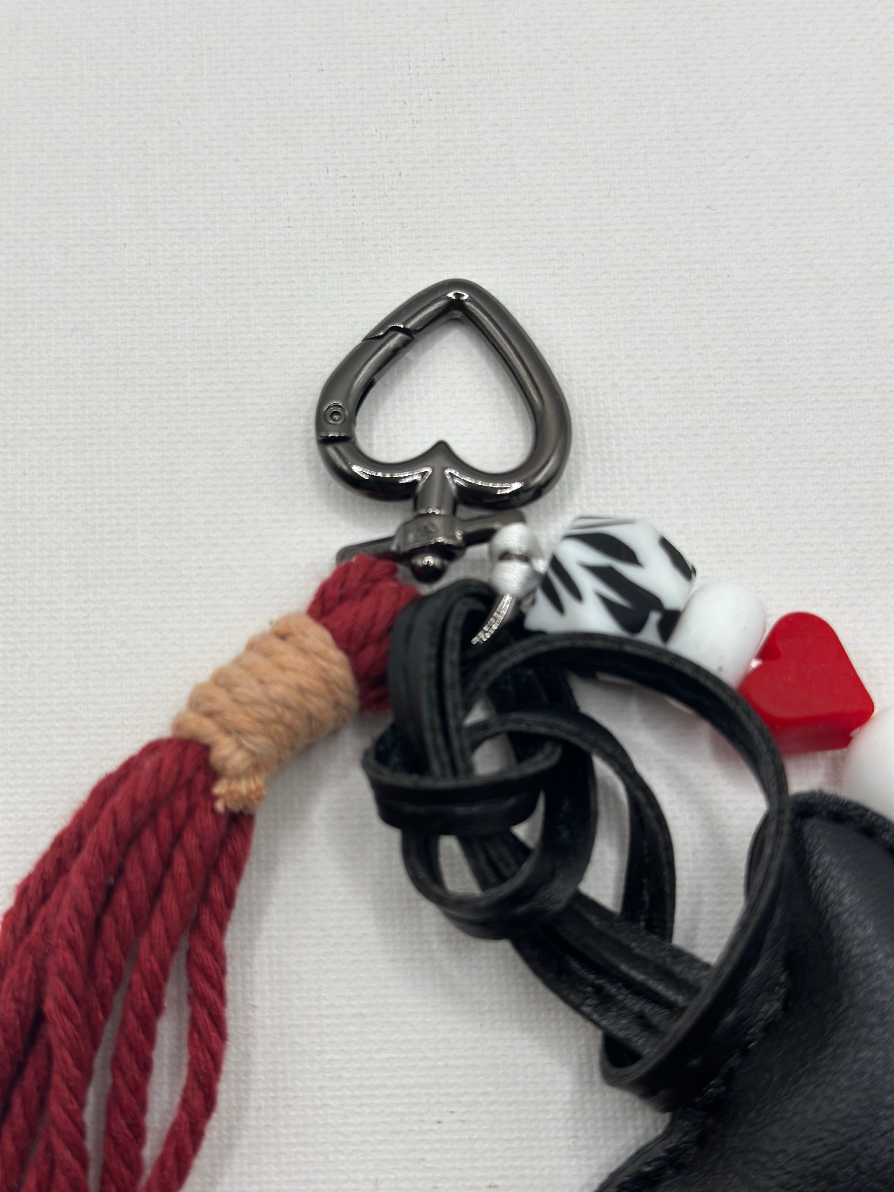 Bijou de Sac Chat Noir & Bordeaux - Fait Main France | Atelier Aorée