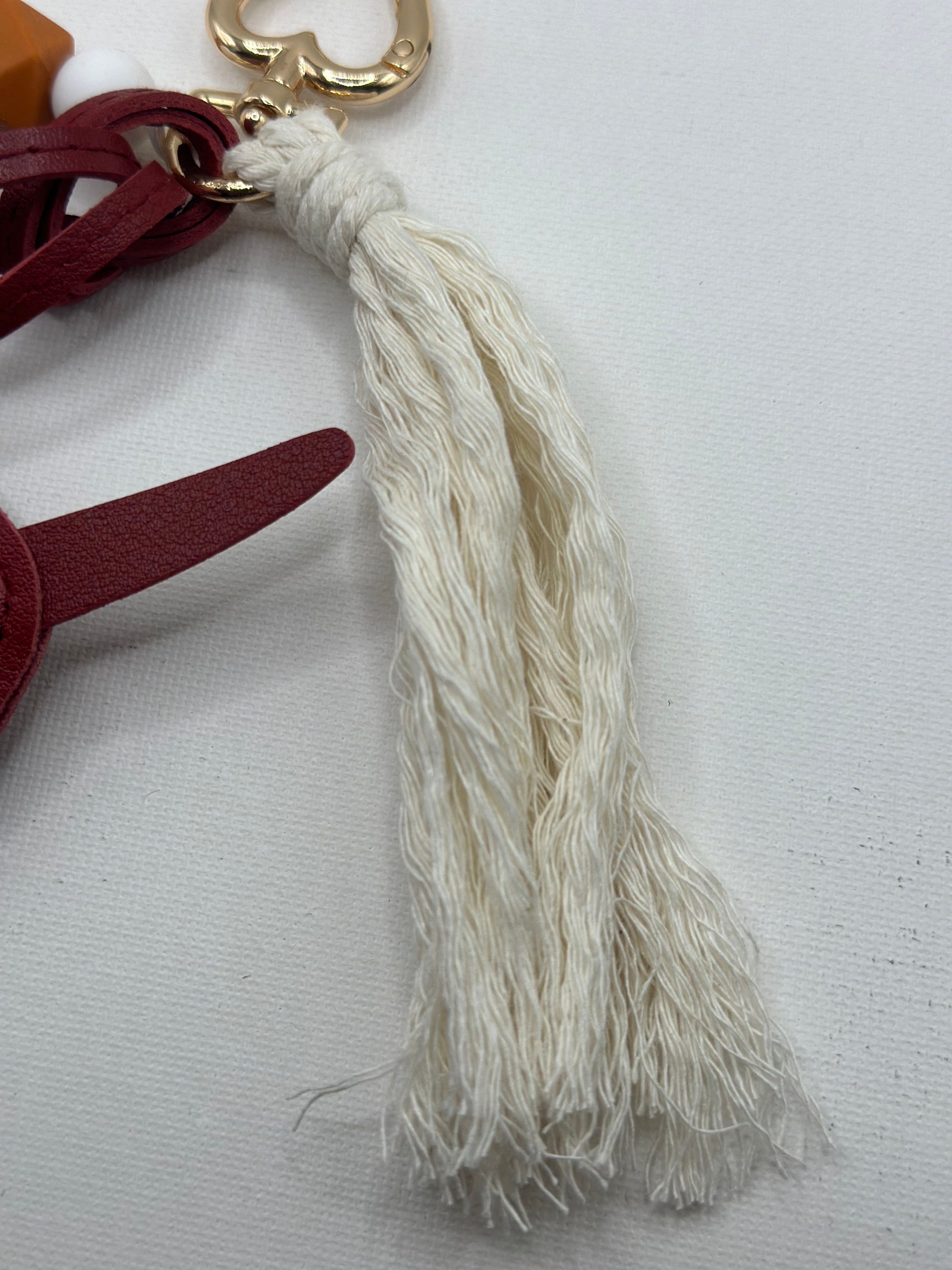 Bijou de Sac Teckel Bordeaux & Blanc - Fait Main France | Atelier Aorée