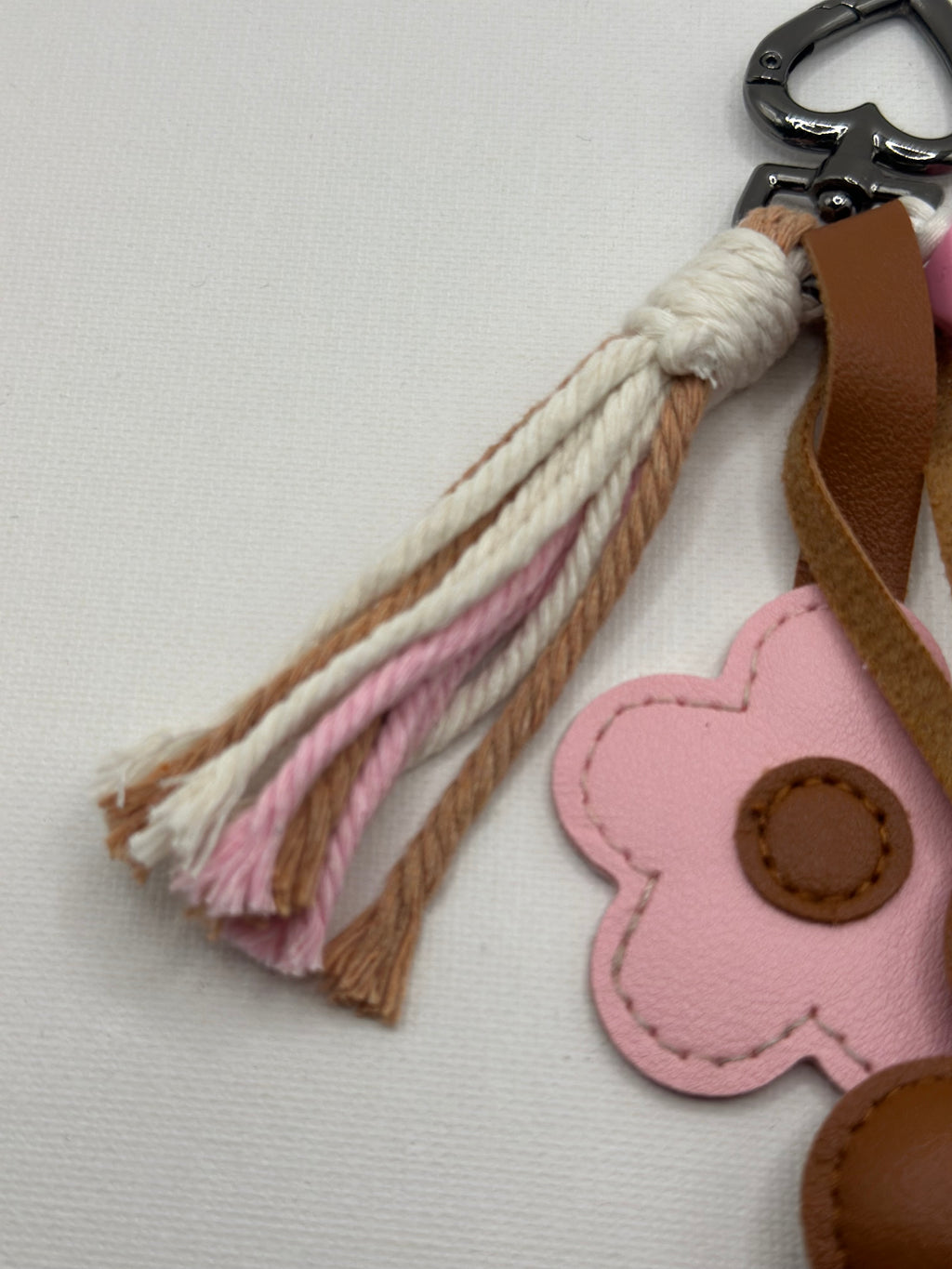 Bijou de Sac Fleur Brune et Rose - Fait Main France | Atelier Aorée