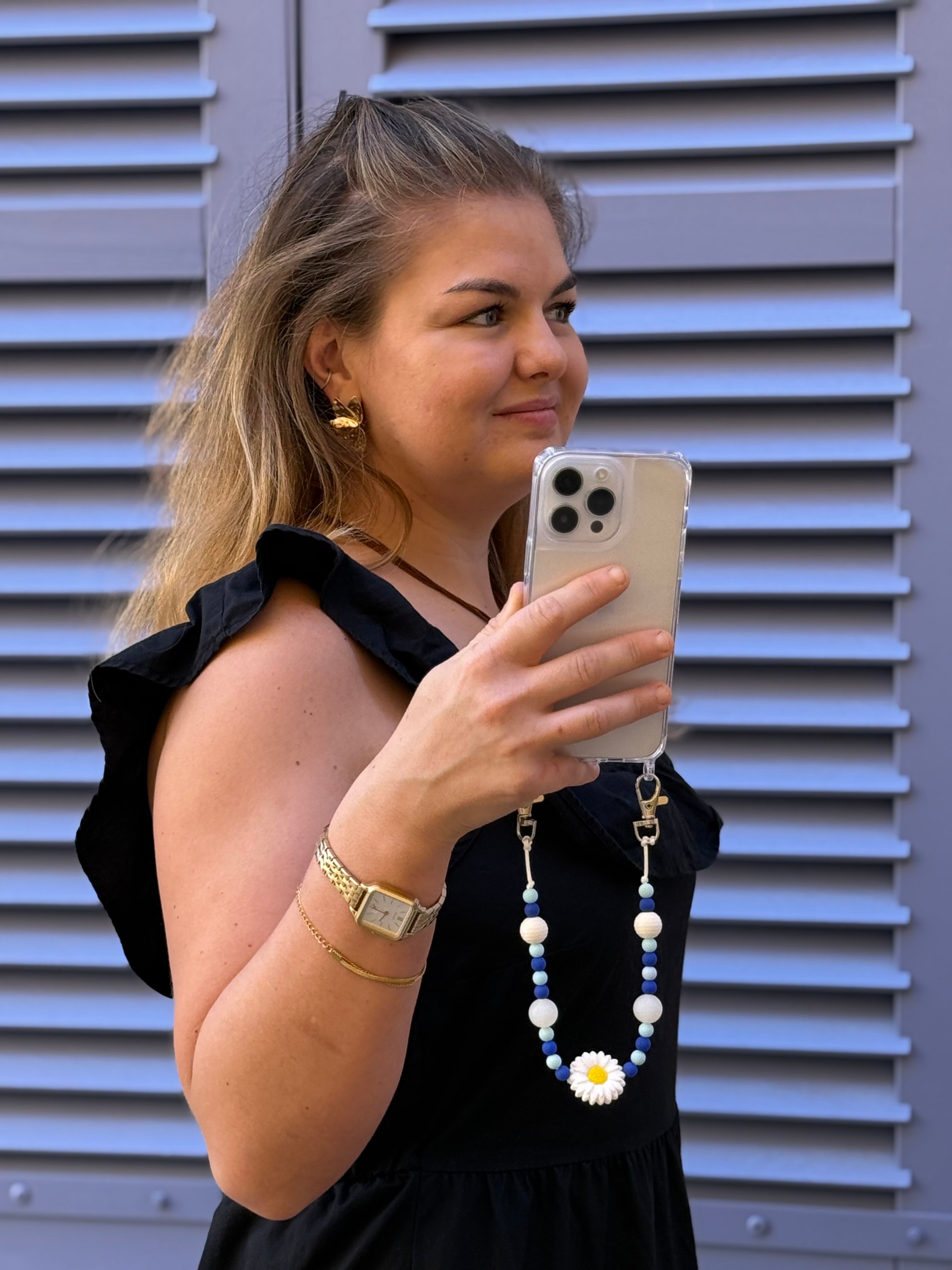 Bijou chaîne téléphone bleu ciel 36cm perles azur sérénité Atelier Aorée
