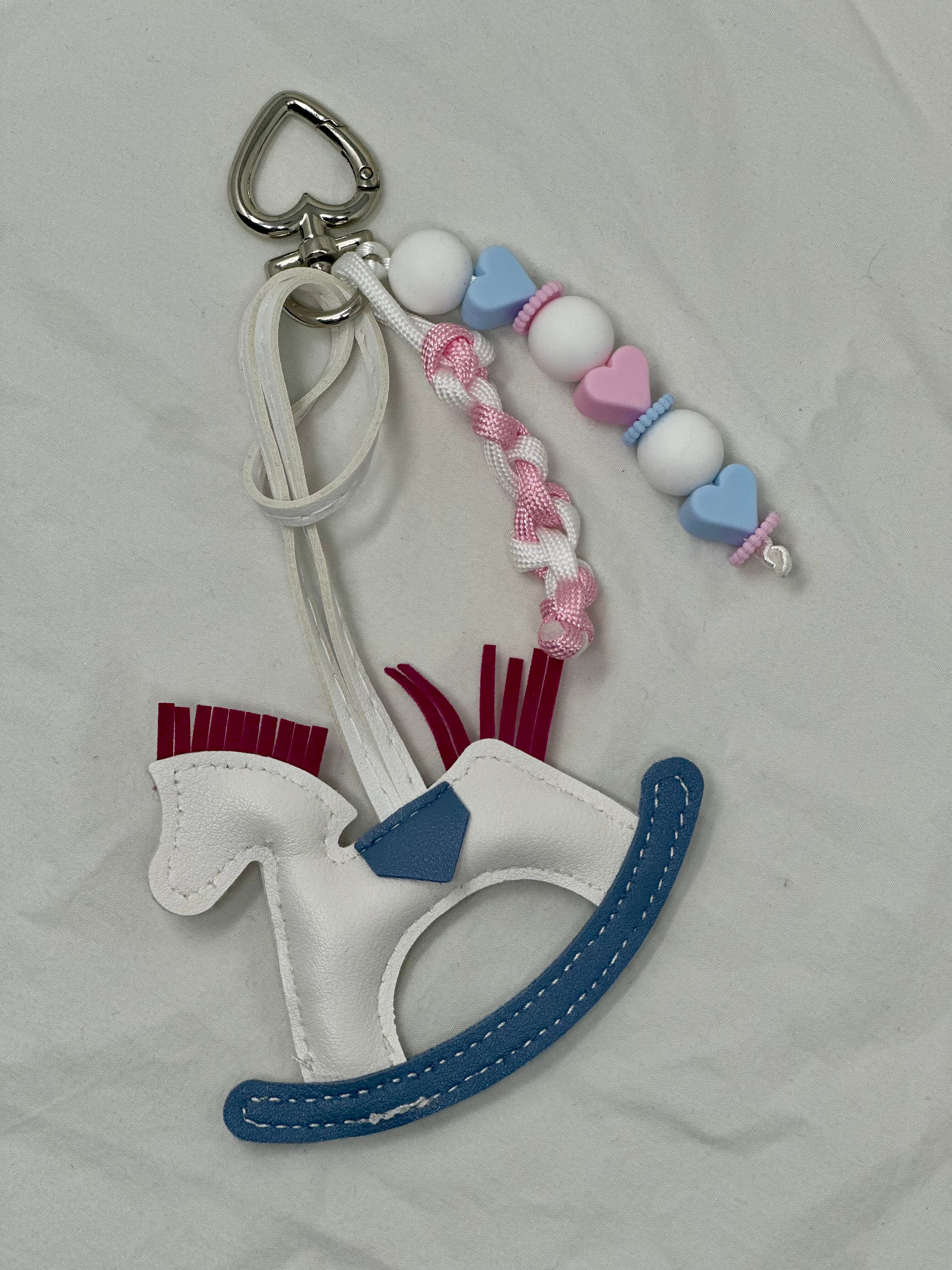 Le Grigri Cheval Rose & Bleu - Harmonie Pastel - Atelier Aorée