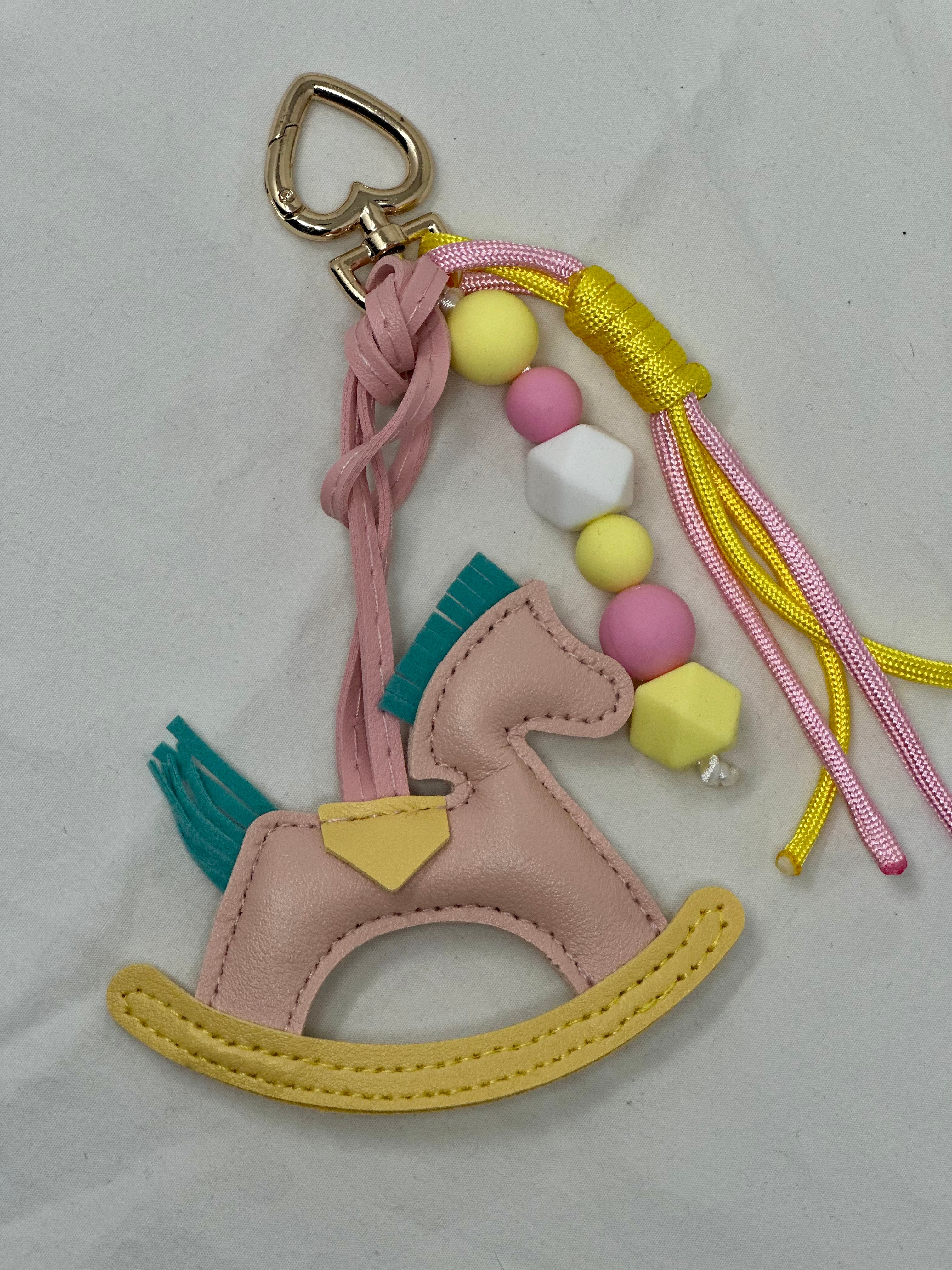 Le Grigri cheval Jaune & Rose - Atelier Aorée