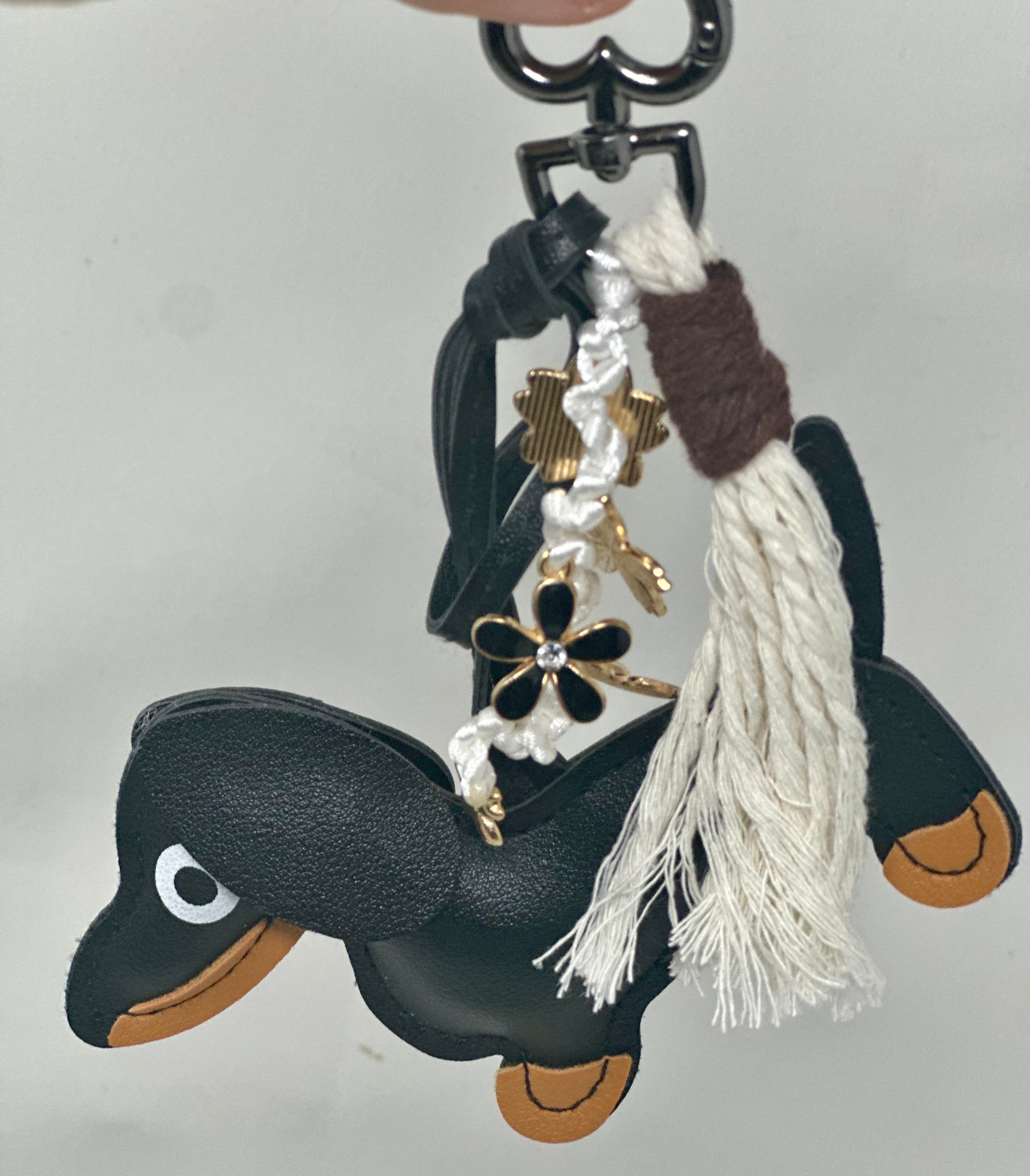 Le Grigri teckel noir - Atelier Aorée