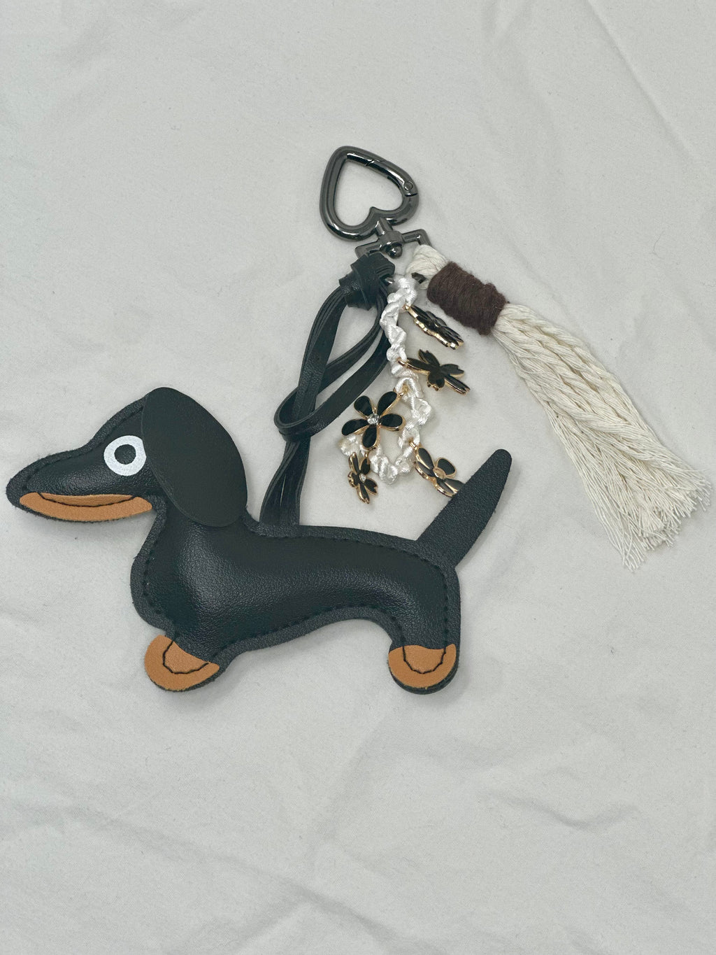 Le Grigri teckel noir - Atelier Aorée